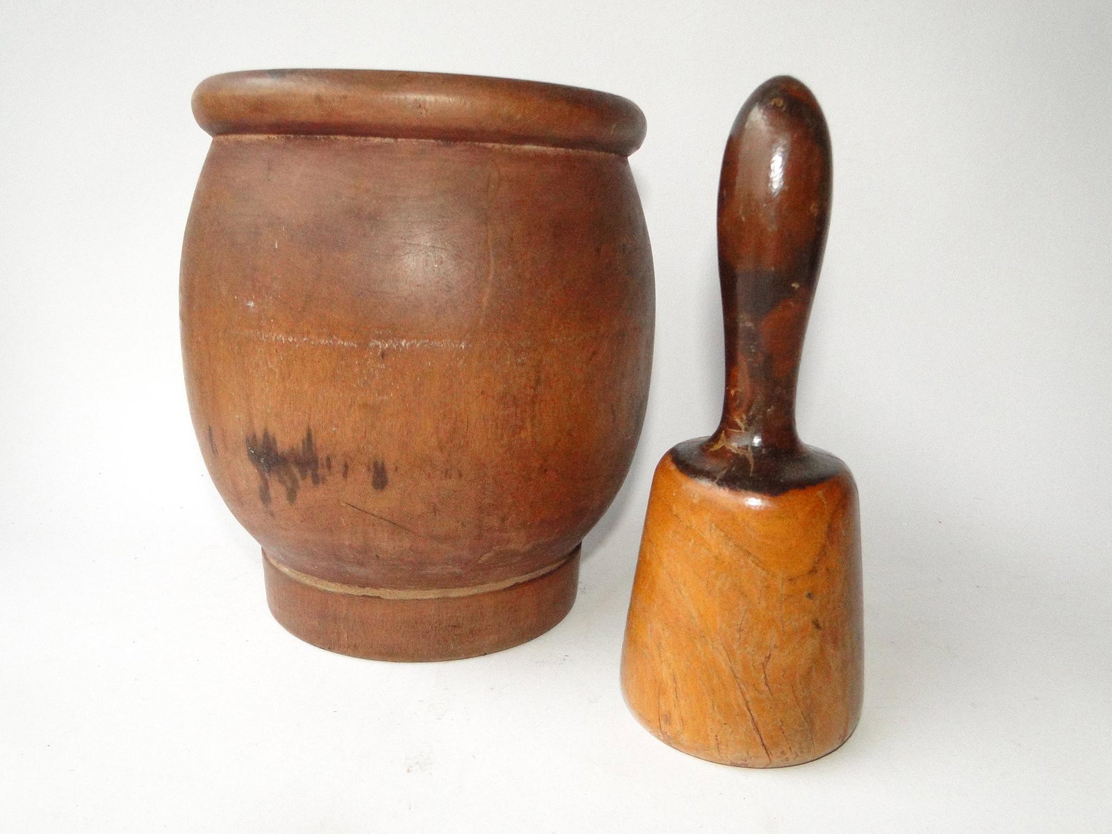 WOODEN MORTAR AND PESTLE: WOODEN MORTAR AND PESTLE, 7 X 6