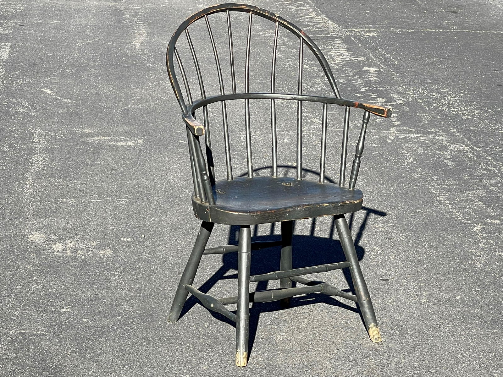 EARLY PAINTED BOWBACK WINDSOR CHAIR (1 of 3)