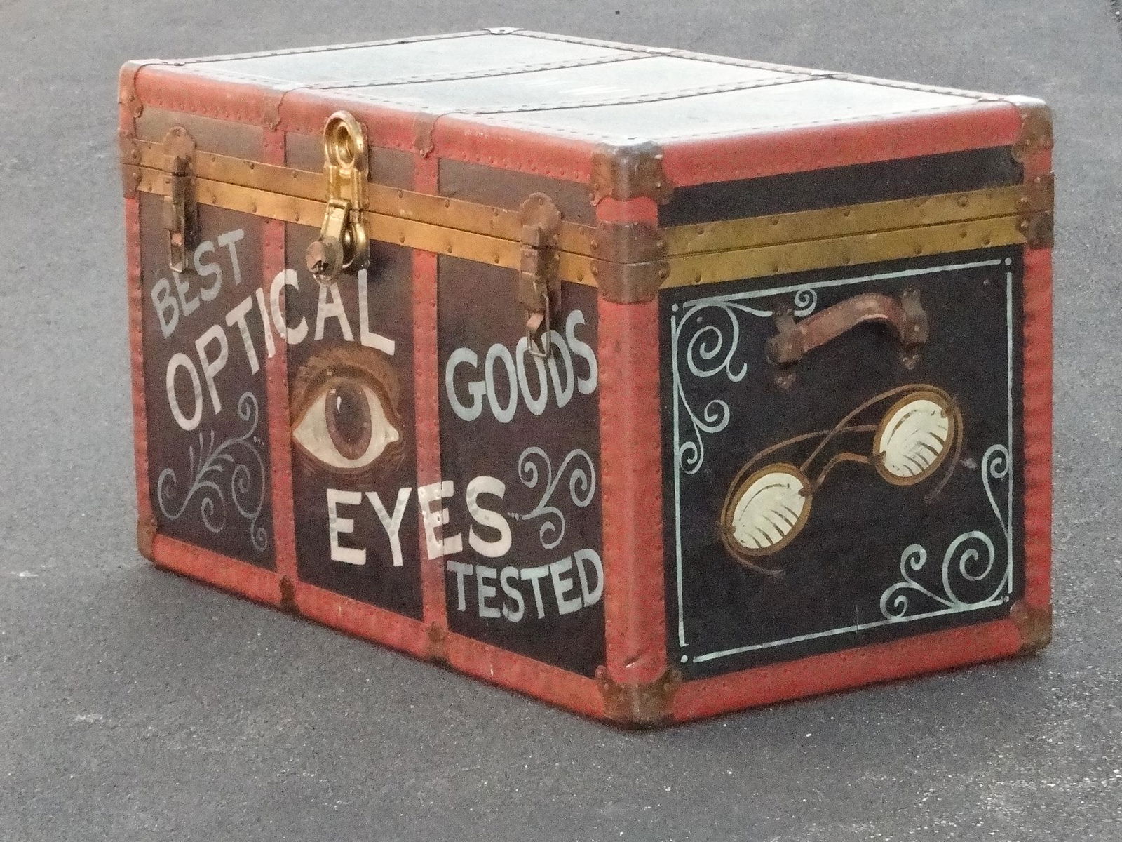 TRAVELLING OPTICIAN'S DECORATED TRUNK (1 of 6)
