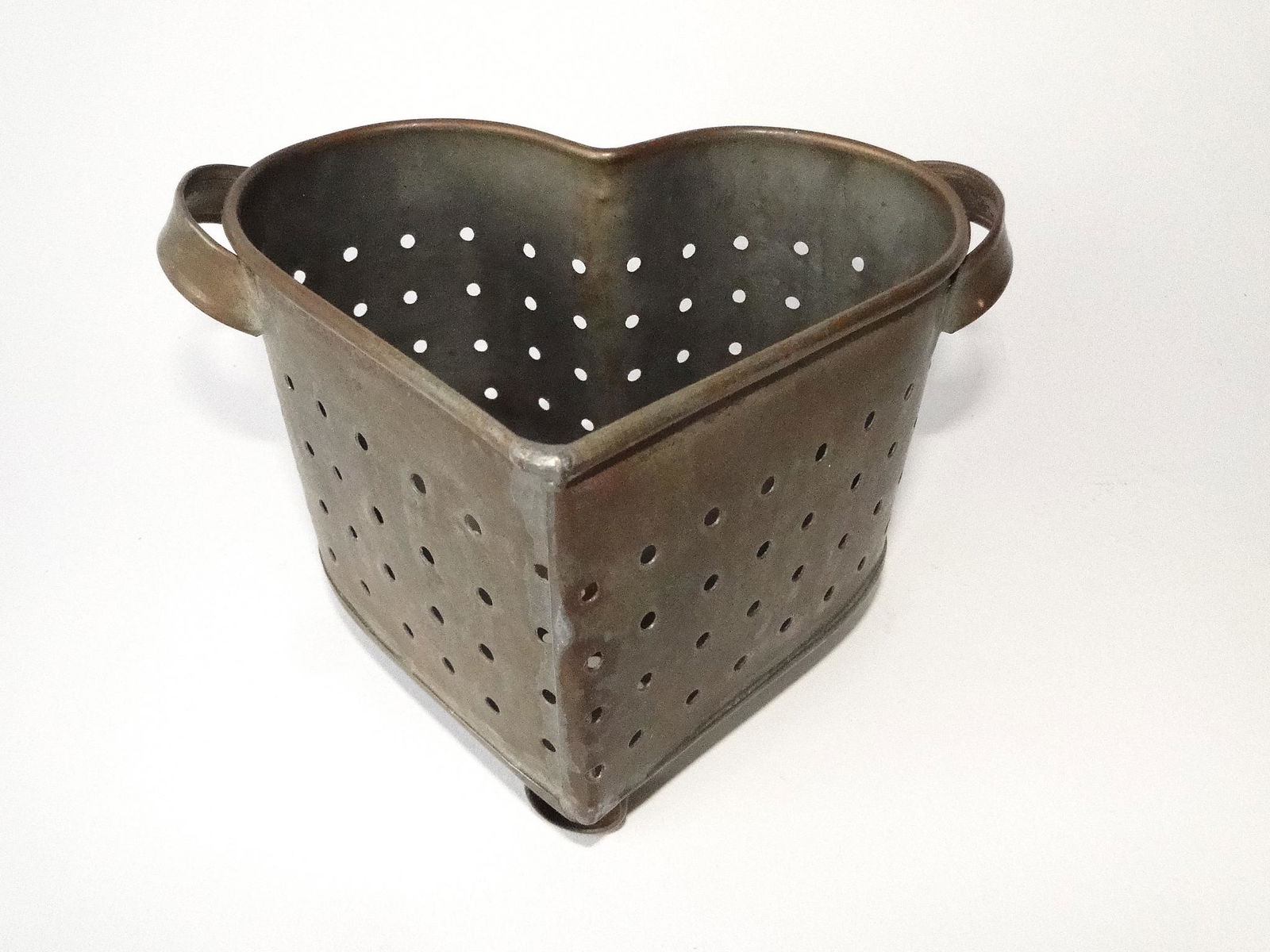 LARGE HEART SHAPED THREE FOOTED CHEESE MOLD (1 of 2)