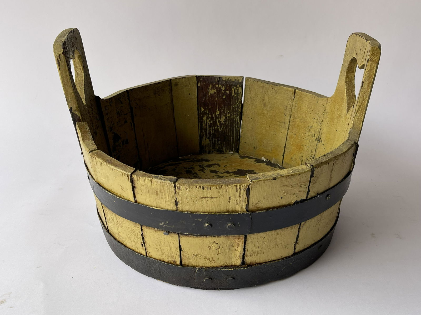 CHROME YELLOW PAINTED TUB WITH HEART CUTOUTS (1 of 5)