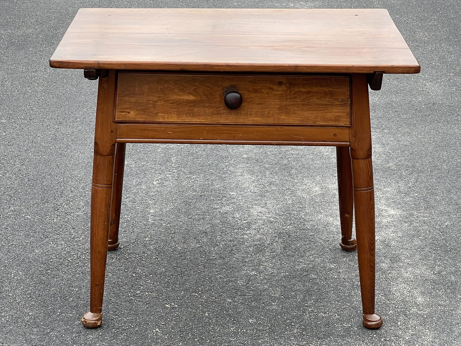 18TH C SPLAYED LEG TAVERN TABLE (1 of 6)