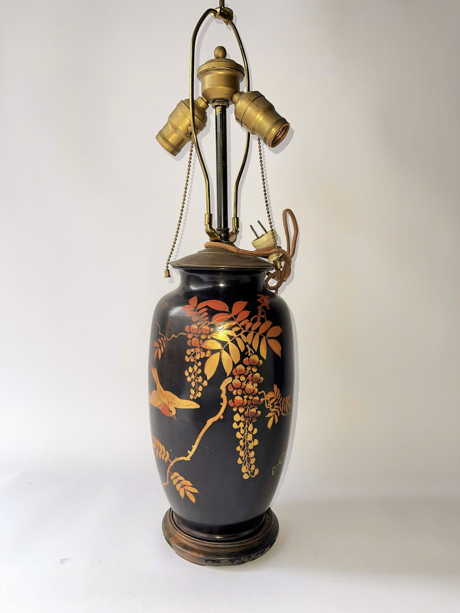 19TH C JAPANESE VASE CONVERTED TO LAMP (1 of 5)
