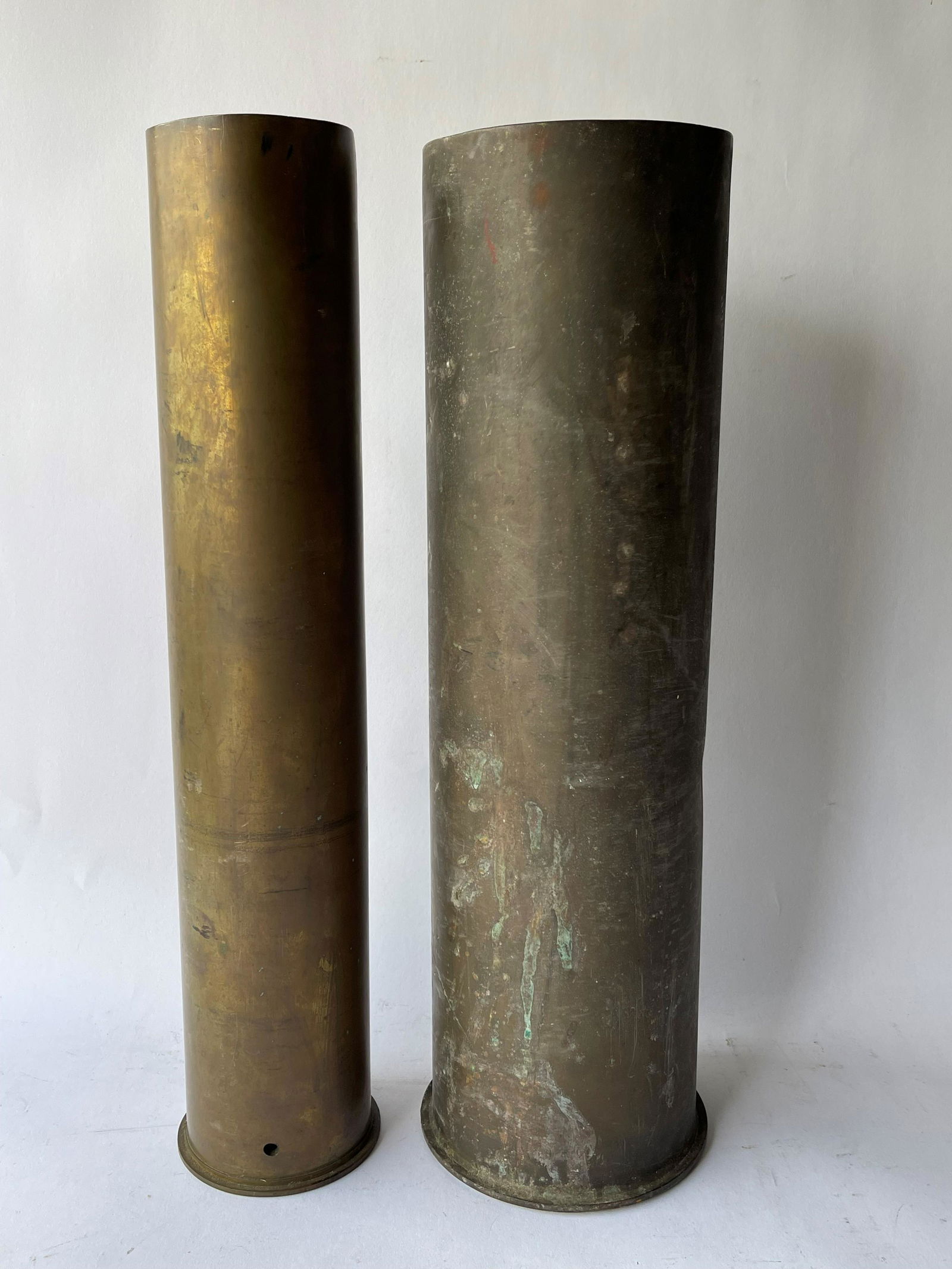 MILITARIA  TWO MEDIUM BRASS ARTILLERY SHELL CASINGS (1 of 3)