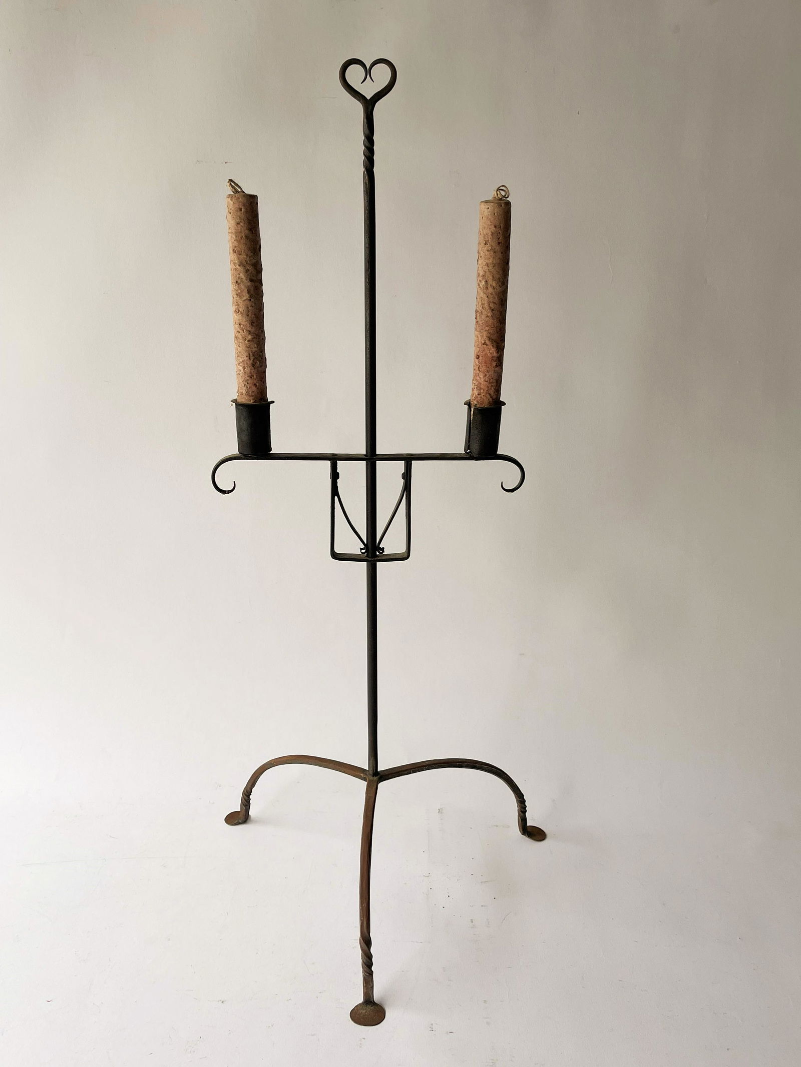 IRON DUAL CANDLE STANDARD WITH HEART (1 of 3)