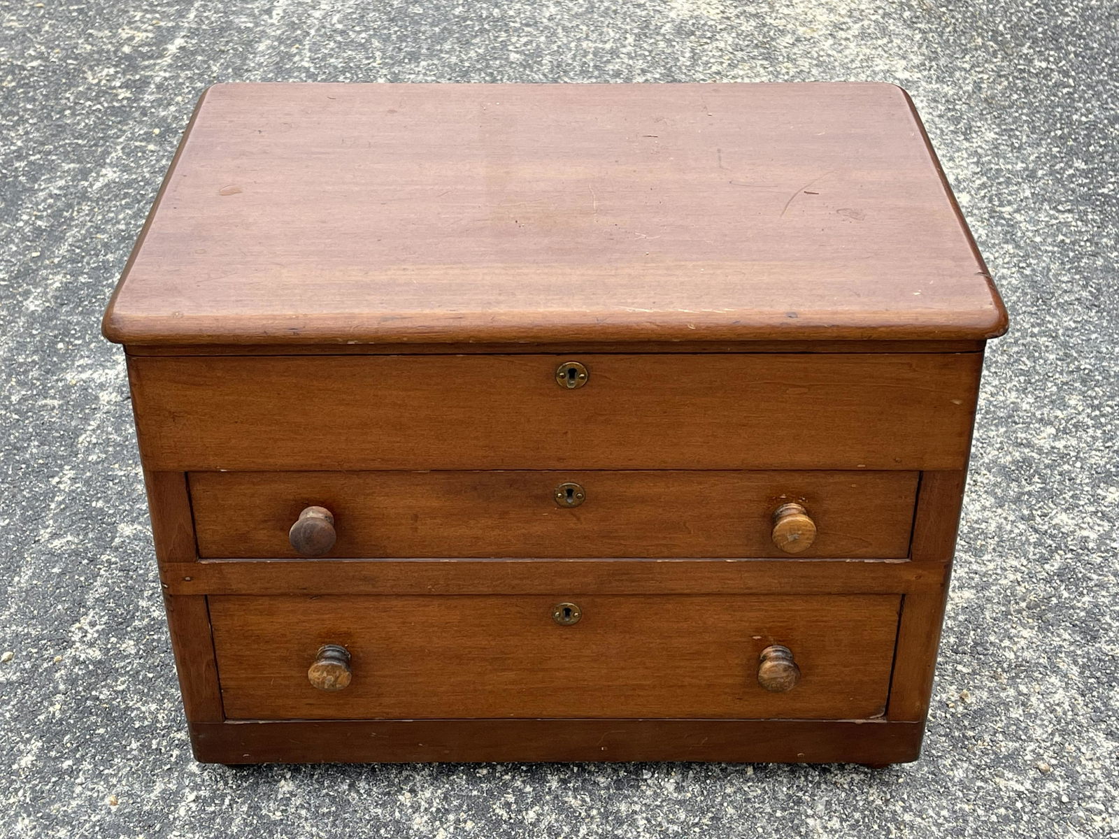 LIFT TOP TWO DRAWER SEWING BOX (1 of 3)