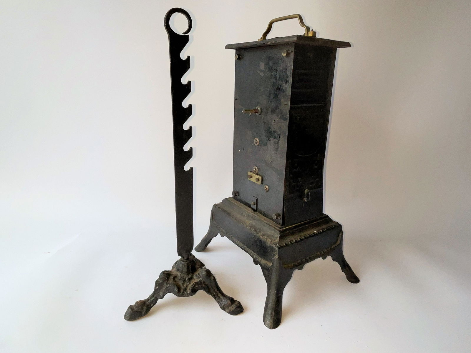 IRON CLOCKWORK HEARTH ROASTING JACK (1 of 3)