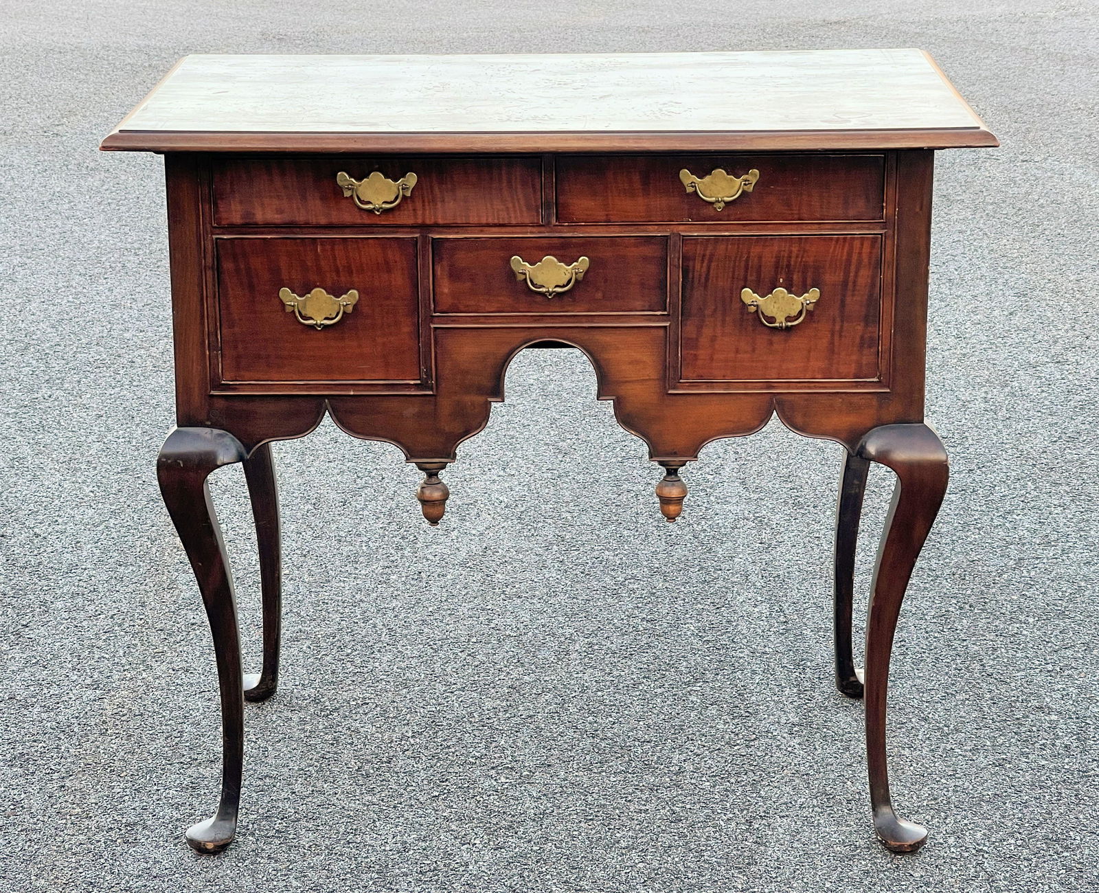 FINE QUEEN ANNE MAPLE LOWBOY (1 of 9)