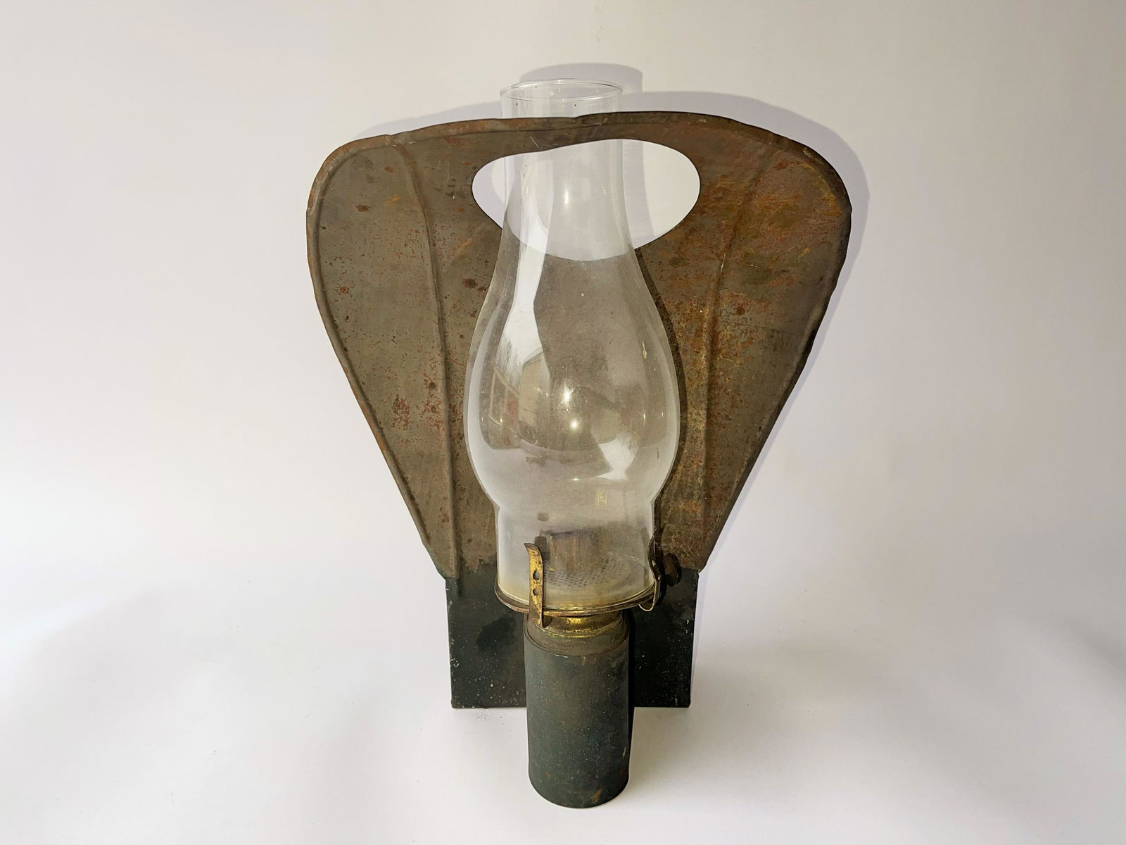 AMERICAN TIN LANTERN W/ REFLECTOR (1 of 4)