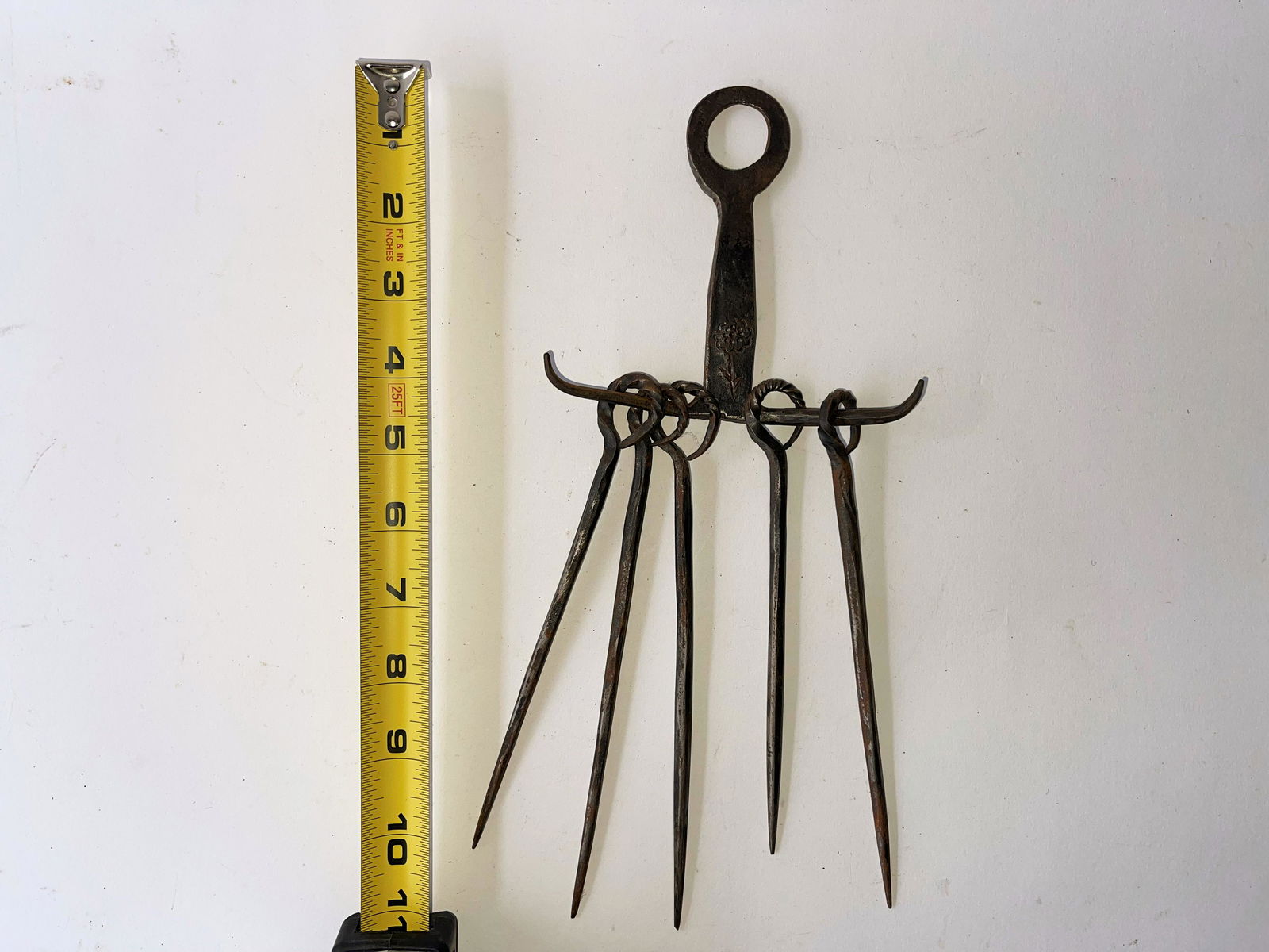WROUGHT IRON SKEWER SET WITH HOLDER (1 of 3)
