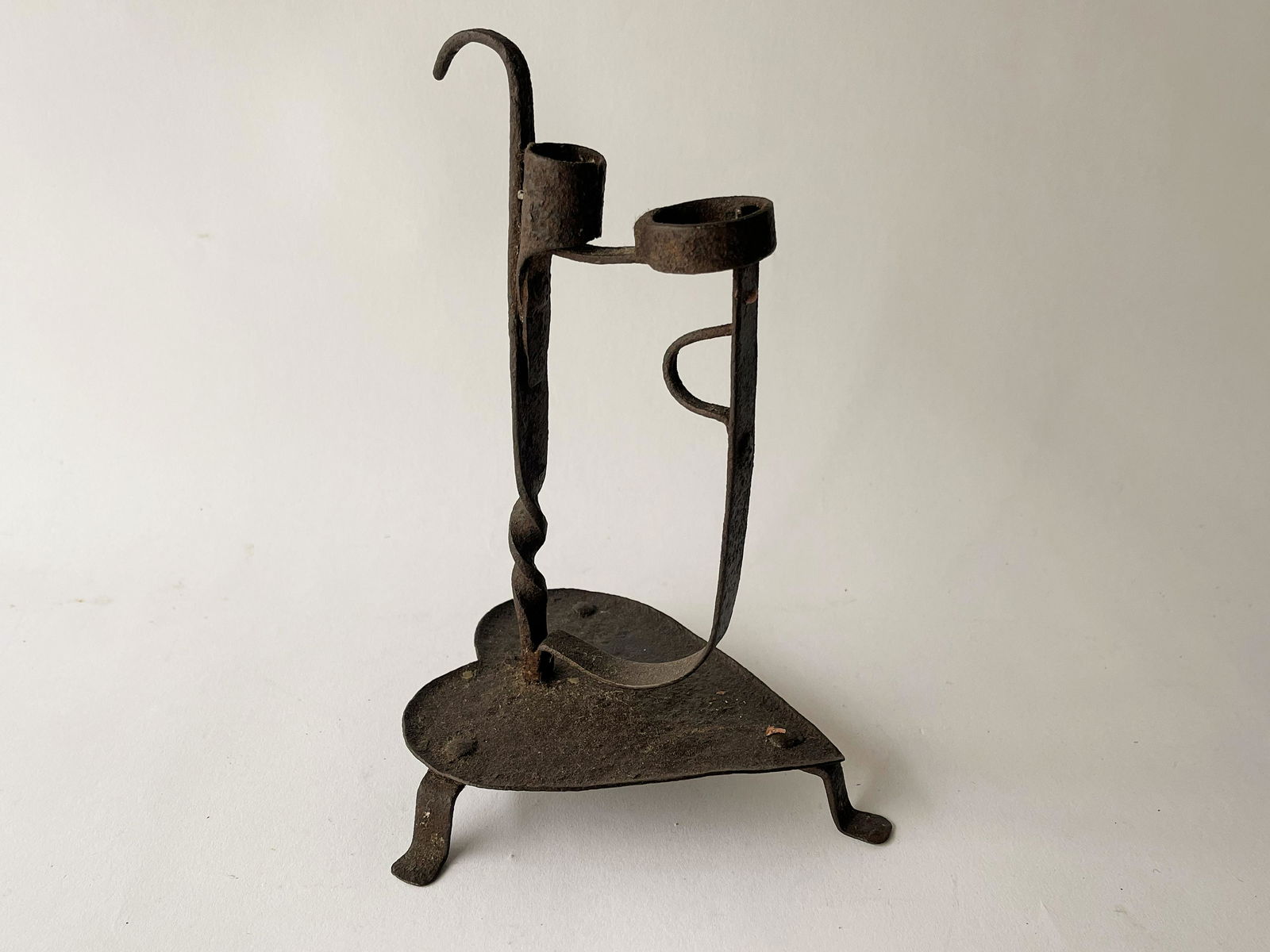 18TH C WROUGHT IRON HEART BASE CANDLE LIGHT (1 of 3)