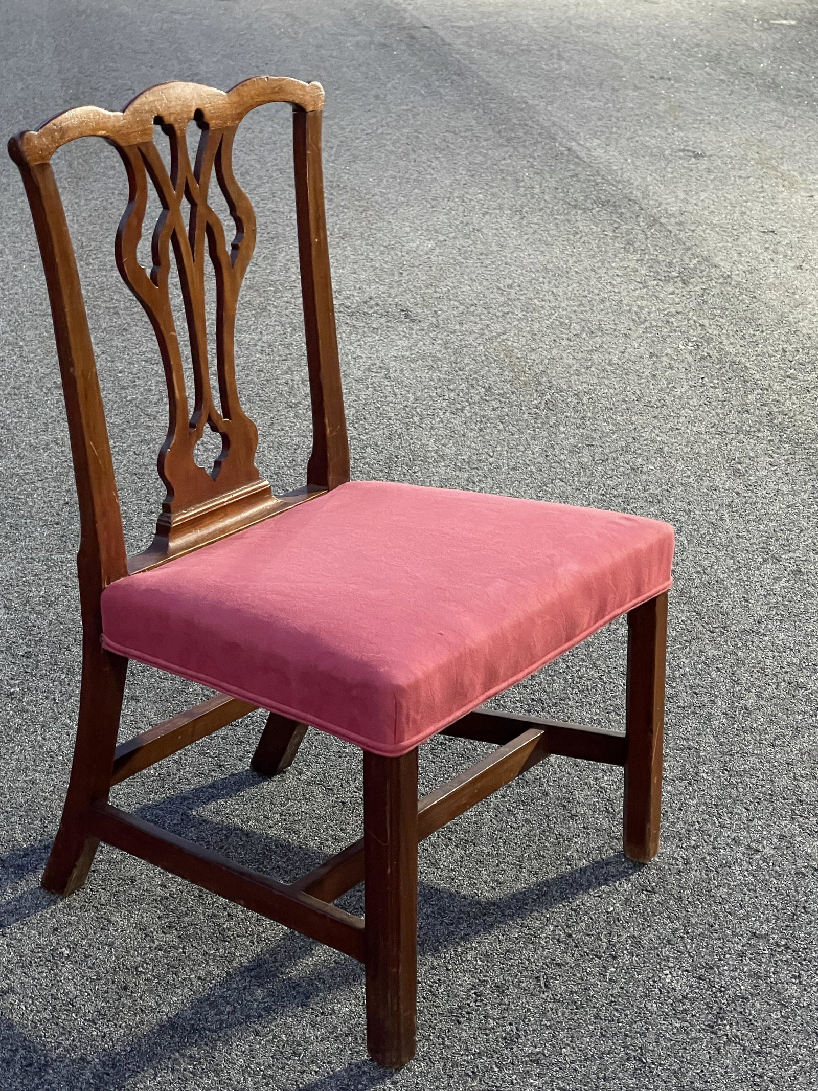 18TH C PHILADELPHIA PA CHIPPENDALE CHAIR: 18TH C PHILADELPHIA PA CHIPPENDALE CHAIR GOTHIC CREST, THRU MORTISE CIRCA 1770 MAHOGANY