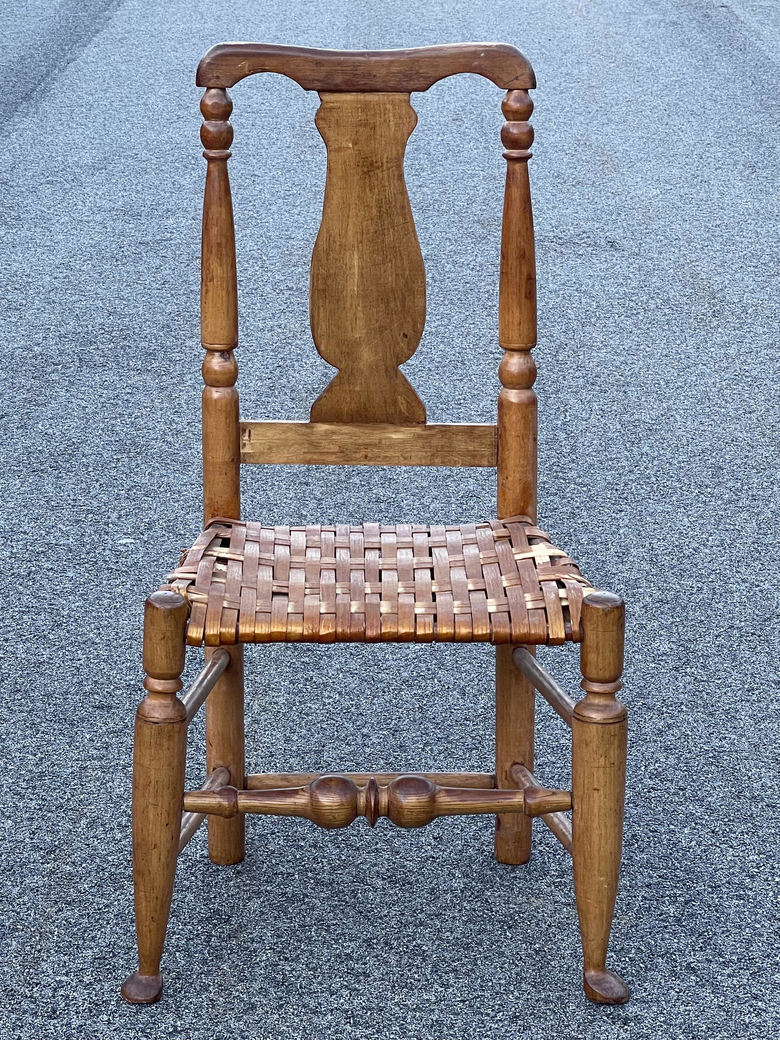 18TH C QUEEN ANNE DUCK FOOT CHAIR: 18TH C QUEEN ANNE DUCK FOOT CHAIR , MAPLE, CIRCA 1730