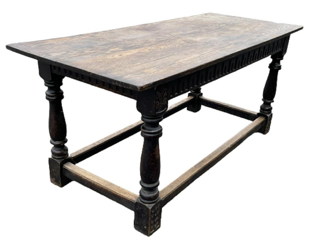 WILLIAM AND MARY STYLE DINING TABLE (1 of 8)