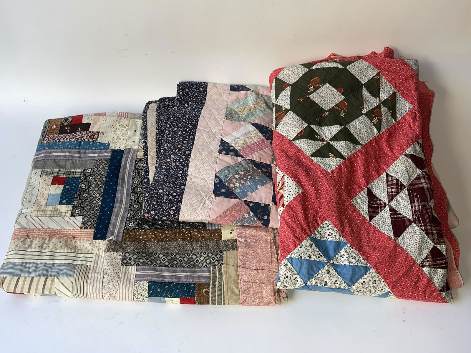 GROUPING OF THREE VINTAGE QUILTS (1 of 7)