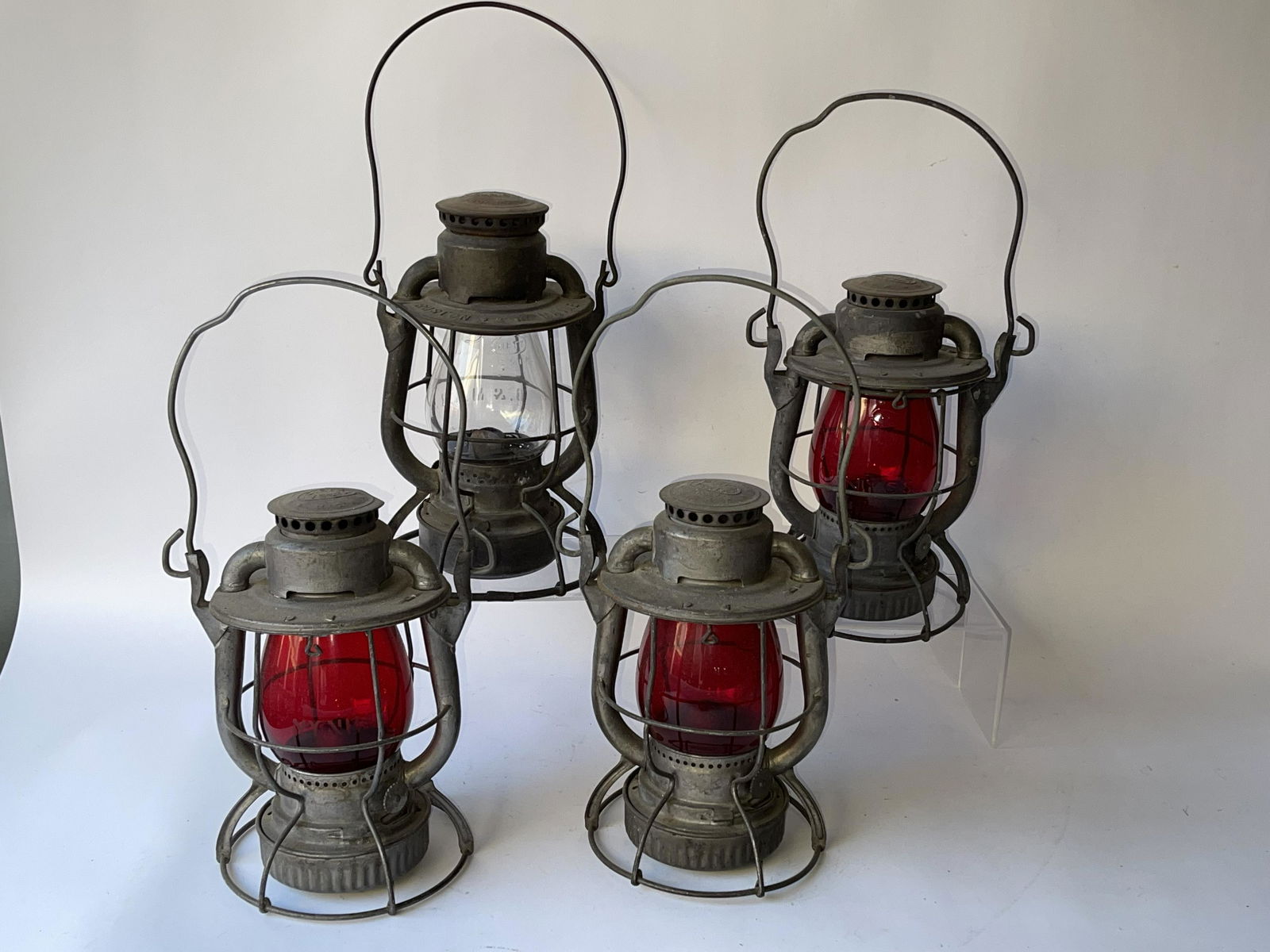GROUPING OF FOUR DIETZ RAILROAD LANTERNS (1 of 5)