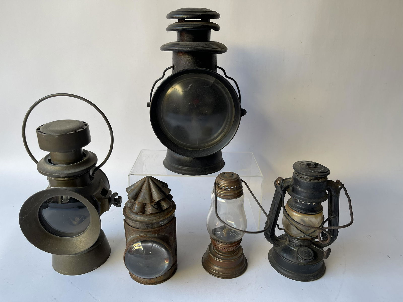 GROUPING OF MISC. RR LANTERNS (1 of 4)