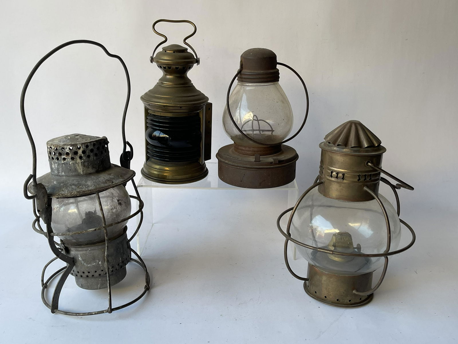 GROUPING OF FOUR RR LANTERNS (1 of 3)