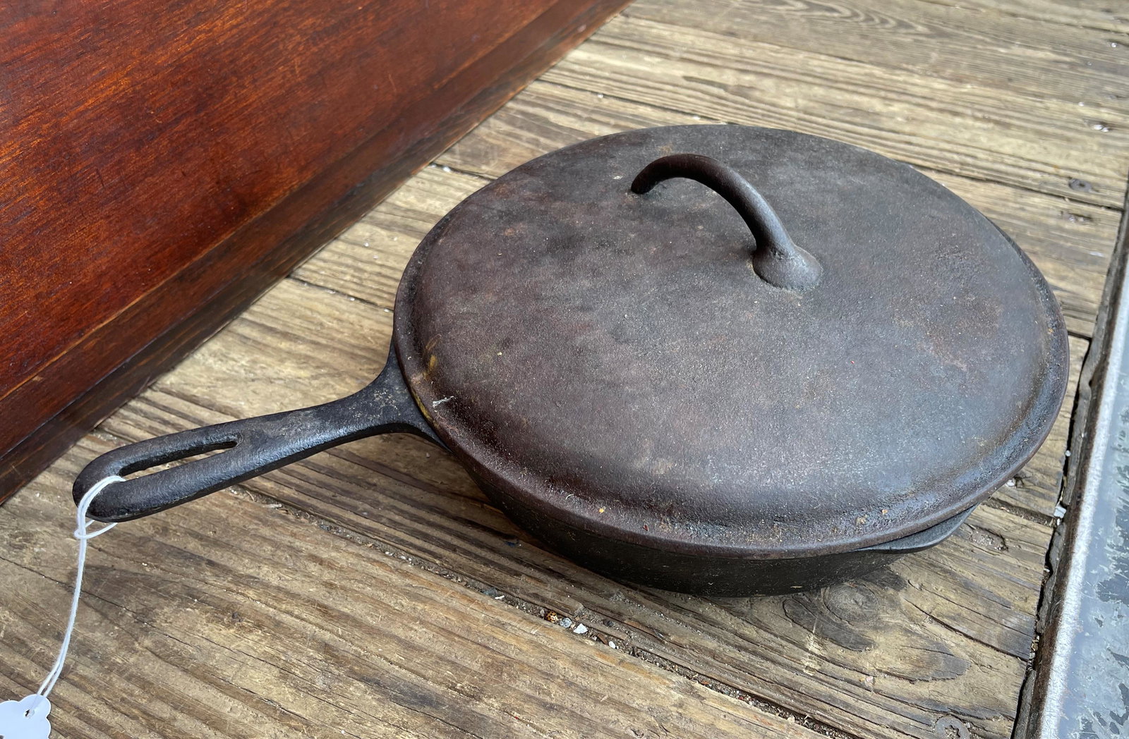 CI COOKING PAN W/ COVER: CI COOKING PAN W/ COVER 10.5", POSSIBLY GRISWOLD, WAGNER