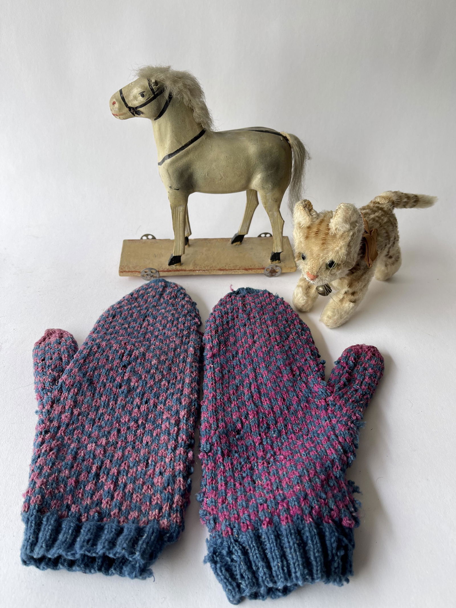 STEIFF CAT & 19TH C GERMAN HORSE ON STAND & BLUE WOOL MITTENS (1 of 4)