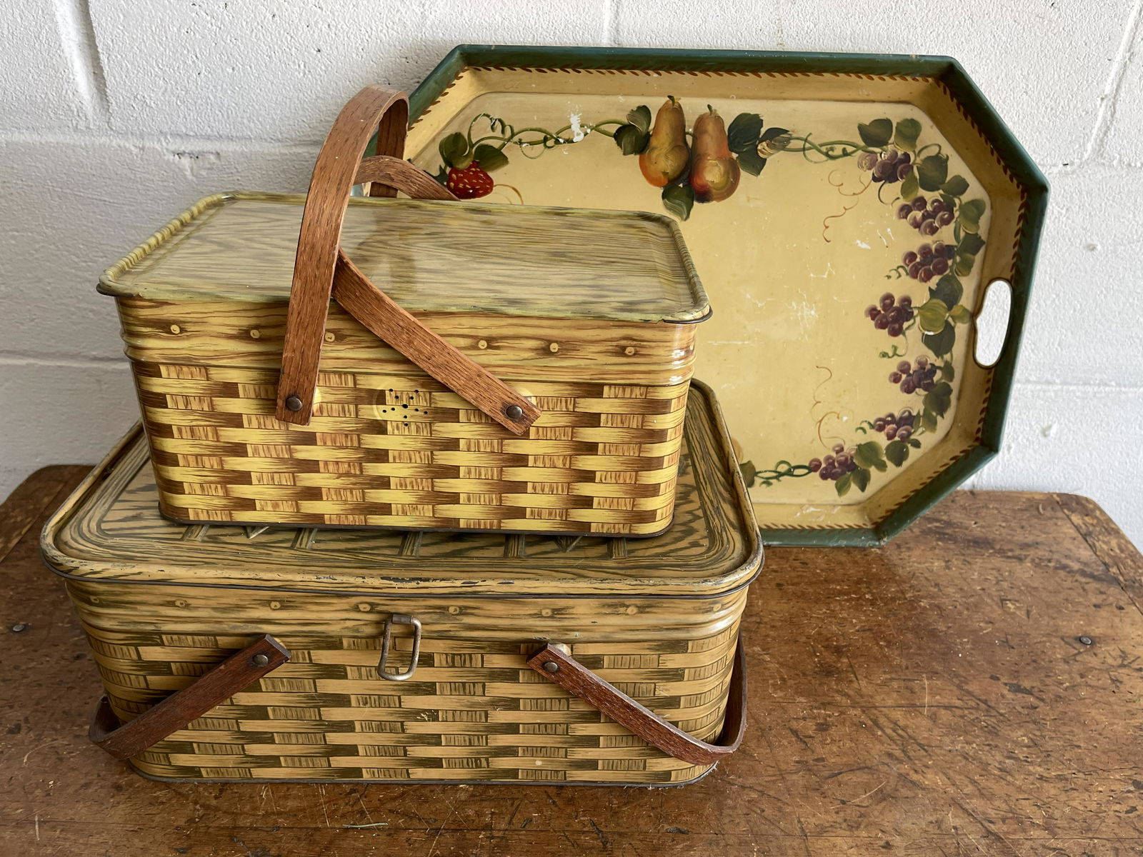 Tin Lot Of 2 Picnic Baskets and 1 Toll Tray (1 of 1)