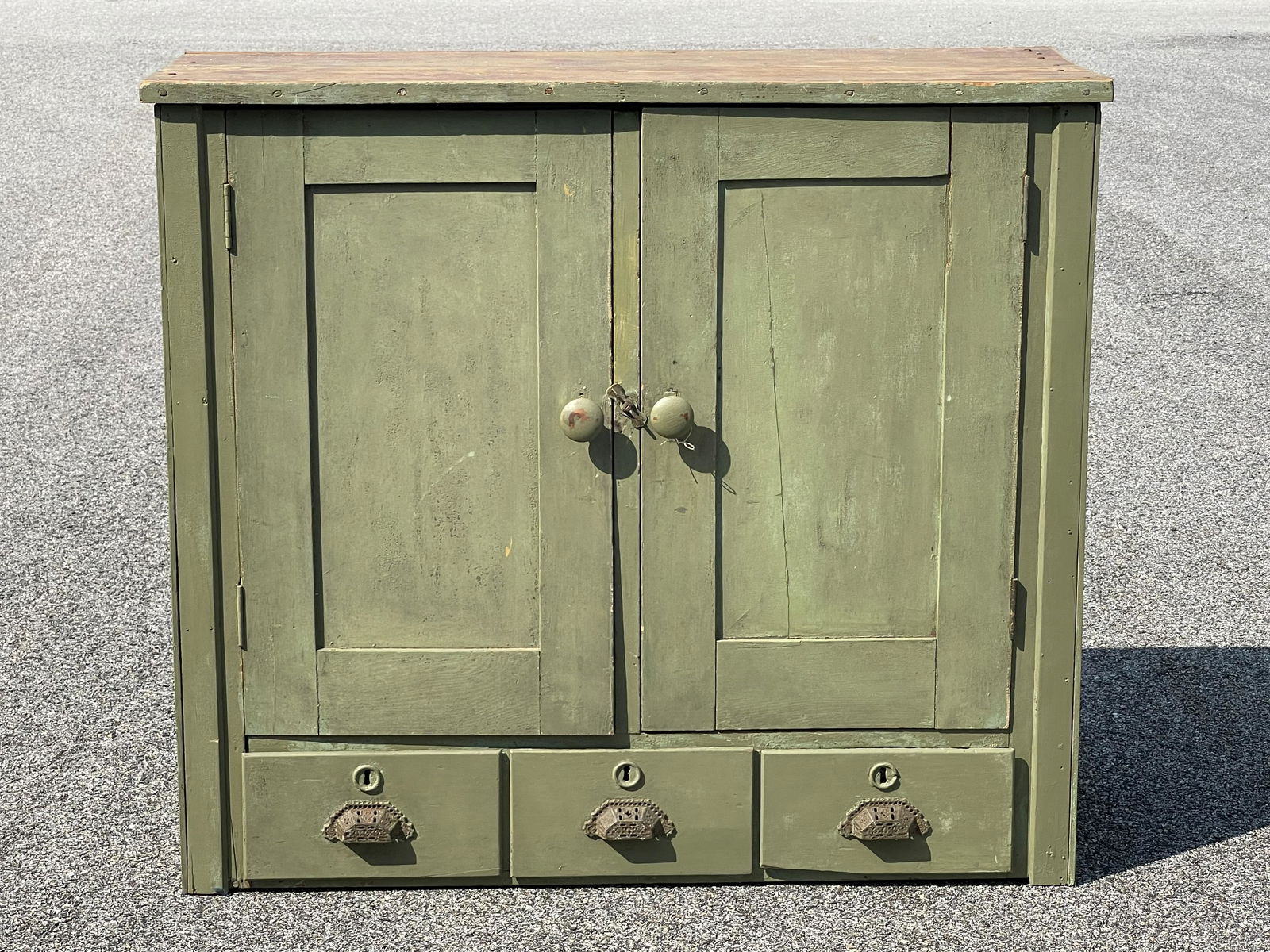 APPLE GREEN PAINTED CUPBOARD (1 of 5)