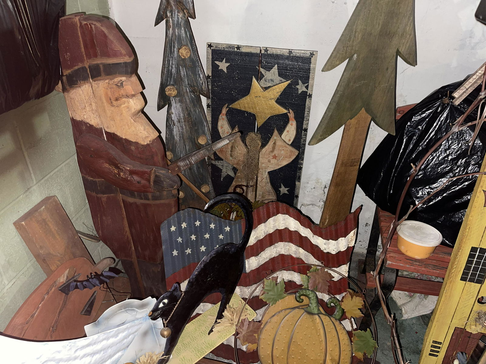 Grouping of large holiday decorative items (1 of 2)