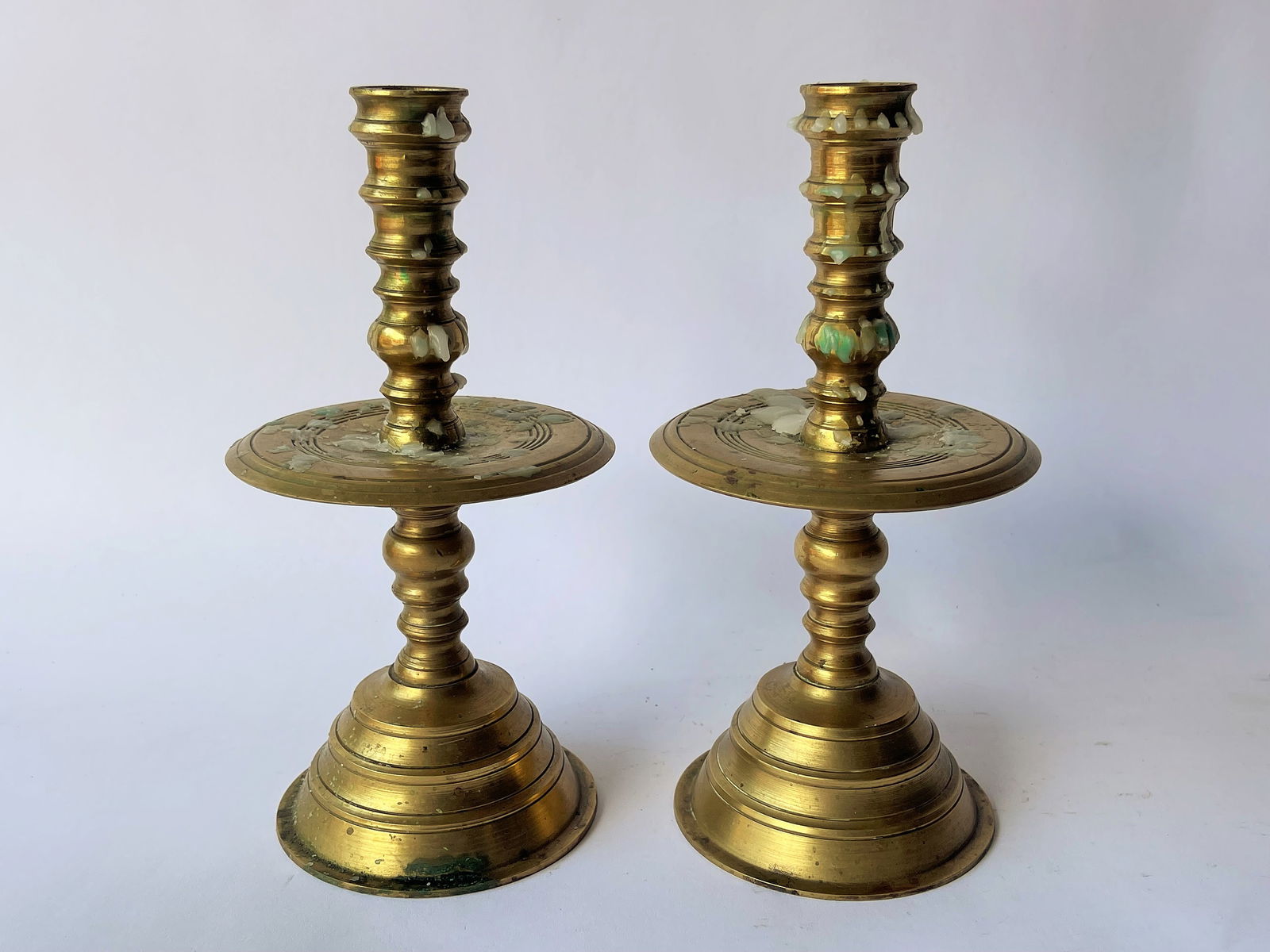 A PAIR OF 18TH C BRASS CANDLESTICKS (1 of 3)