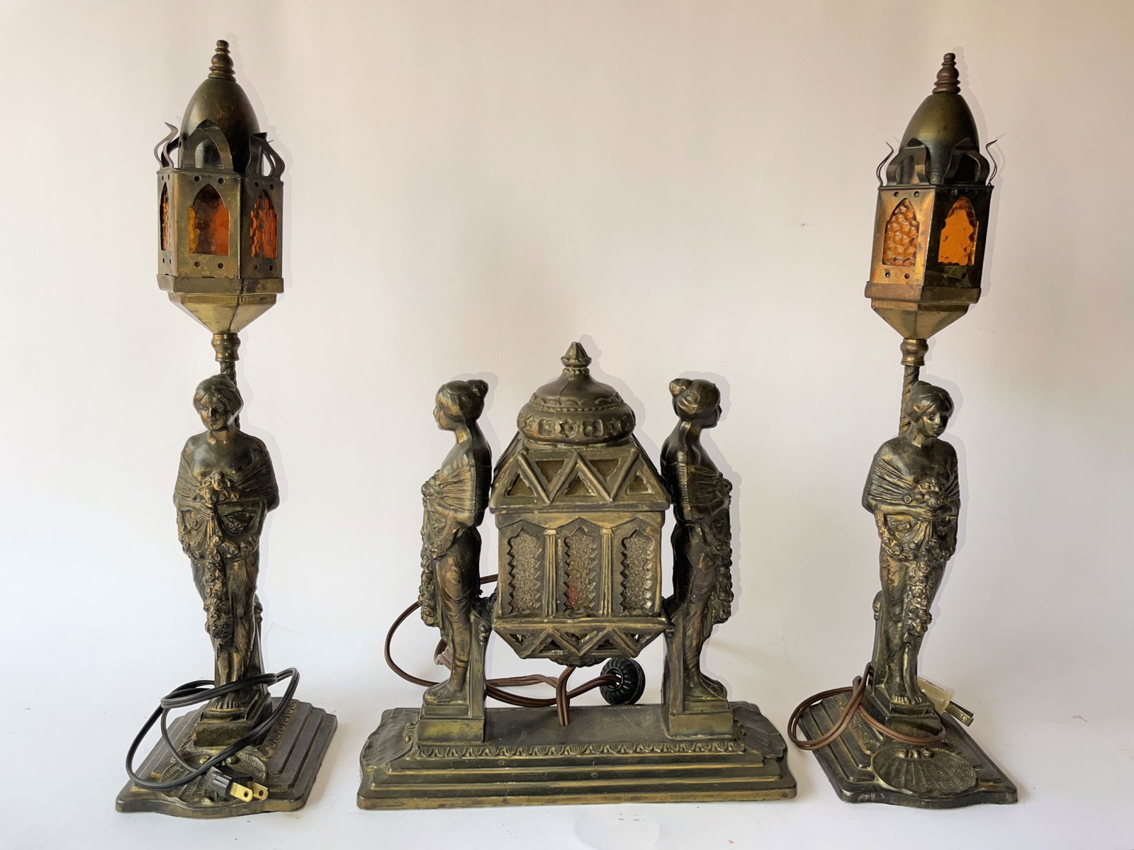 VINTAGE THREE PIECE LAMP SET (1 of 3)