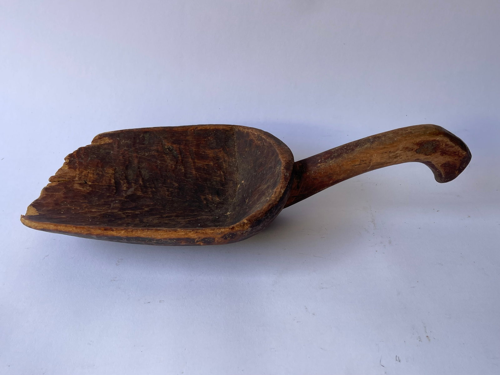 EARLY AMERICAN WOODEN CORN SCOOP: EARLY AMERICAN WOODEN CORN SCOOP