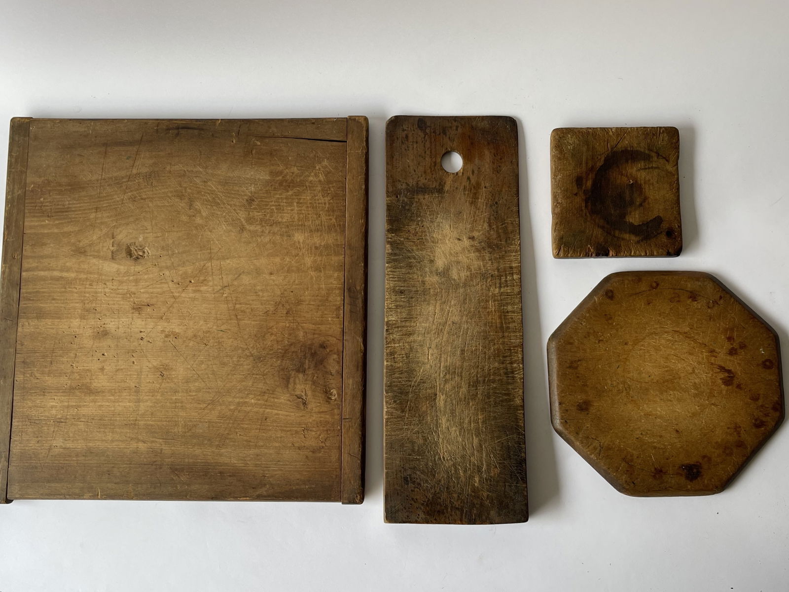 GROUPING OF FOUR EARLY CUTTING BOARDS (1 of 4)