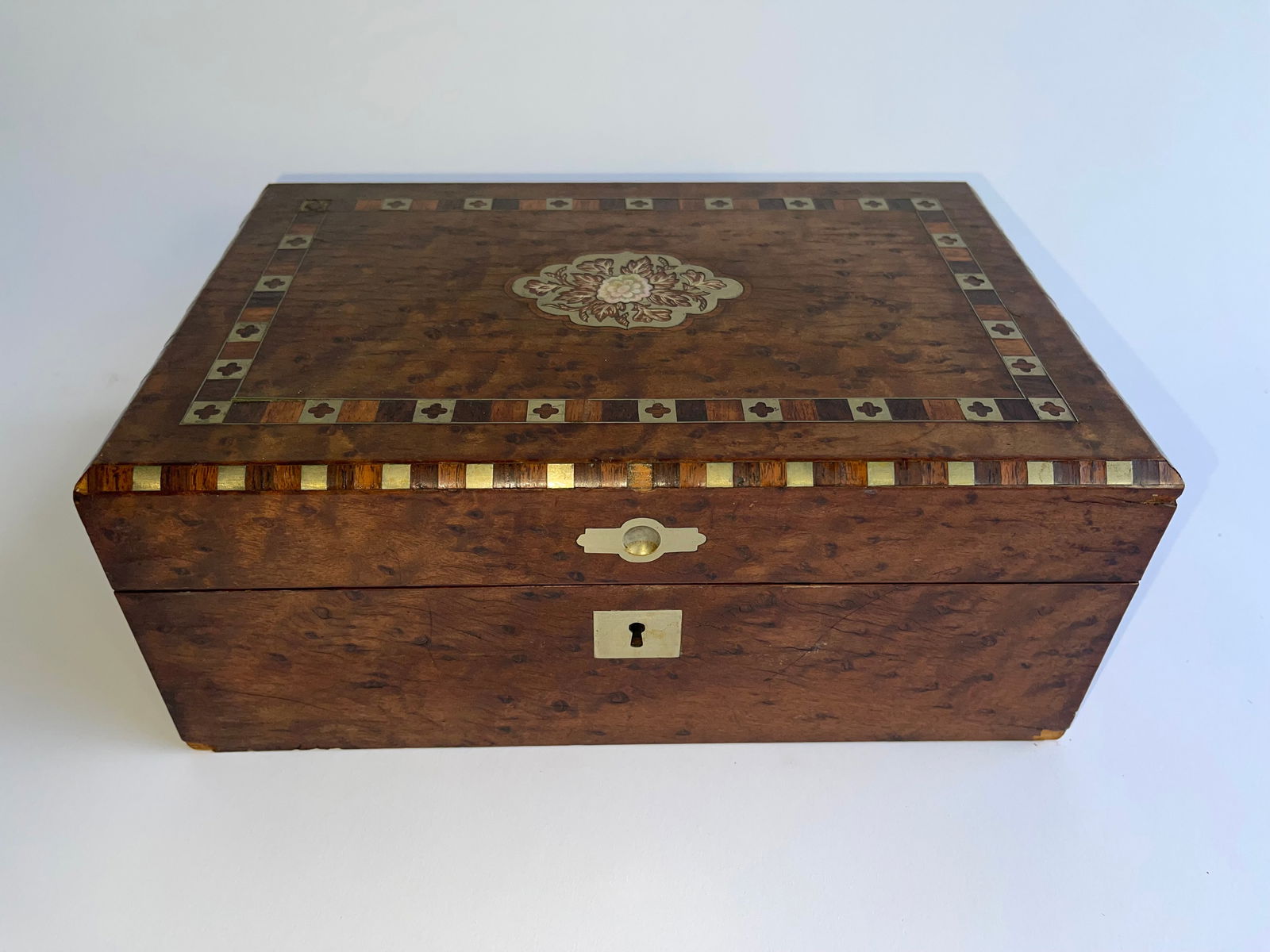 BURL WALNUT VENEER BOX (1 of 4)