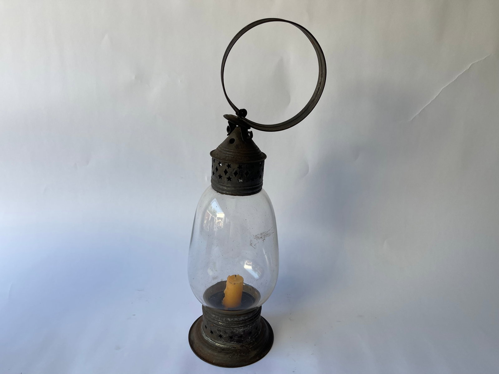 GLASS GLOBE CANDLE LANTERN: GLASS GLOBE CANDLE LANTERN 13"