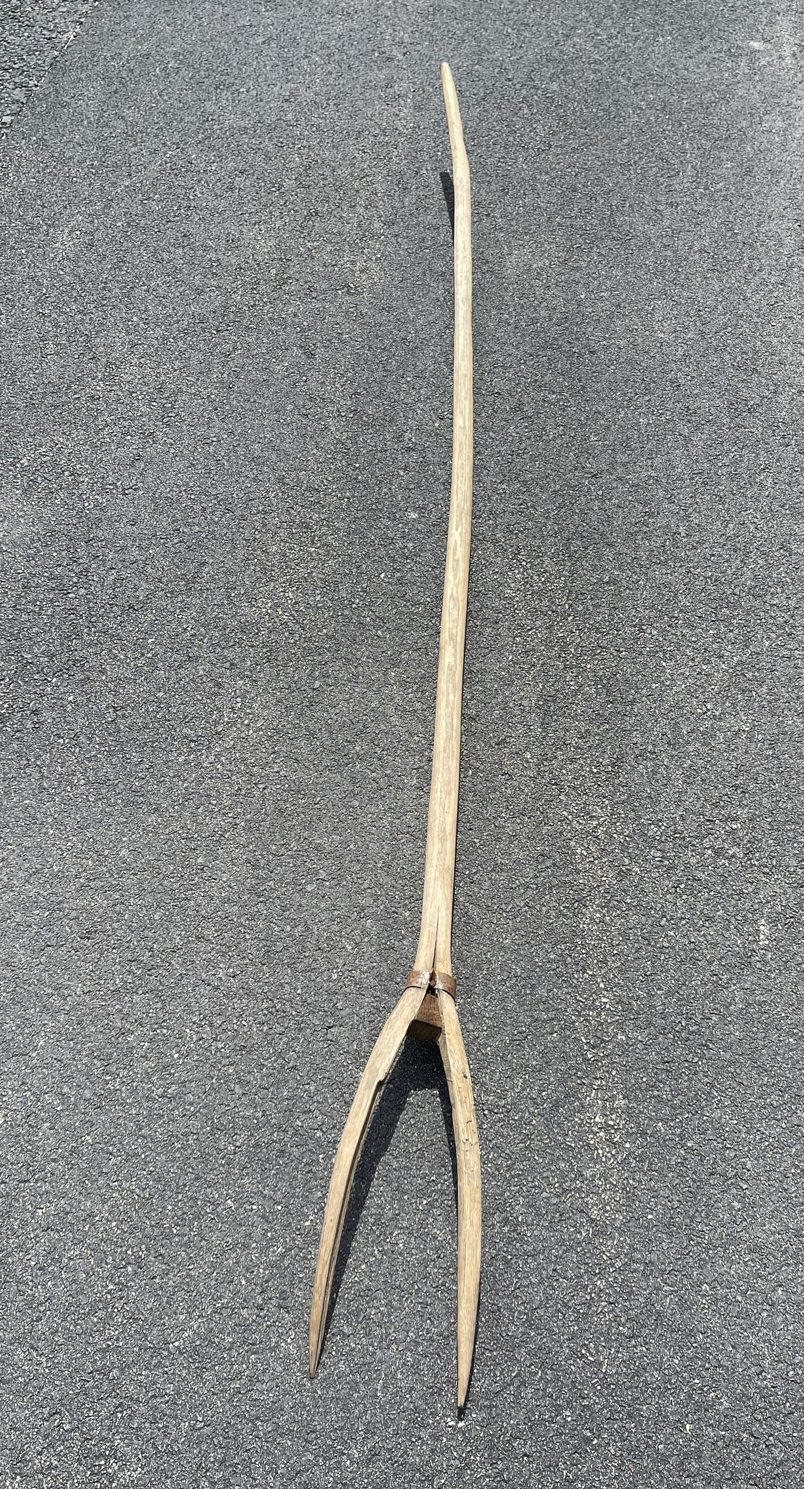 WOODEN 2-TONE WOODEN FARMERS HAY RAKE (1 of 2)