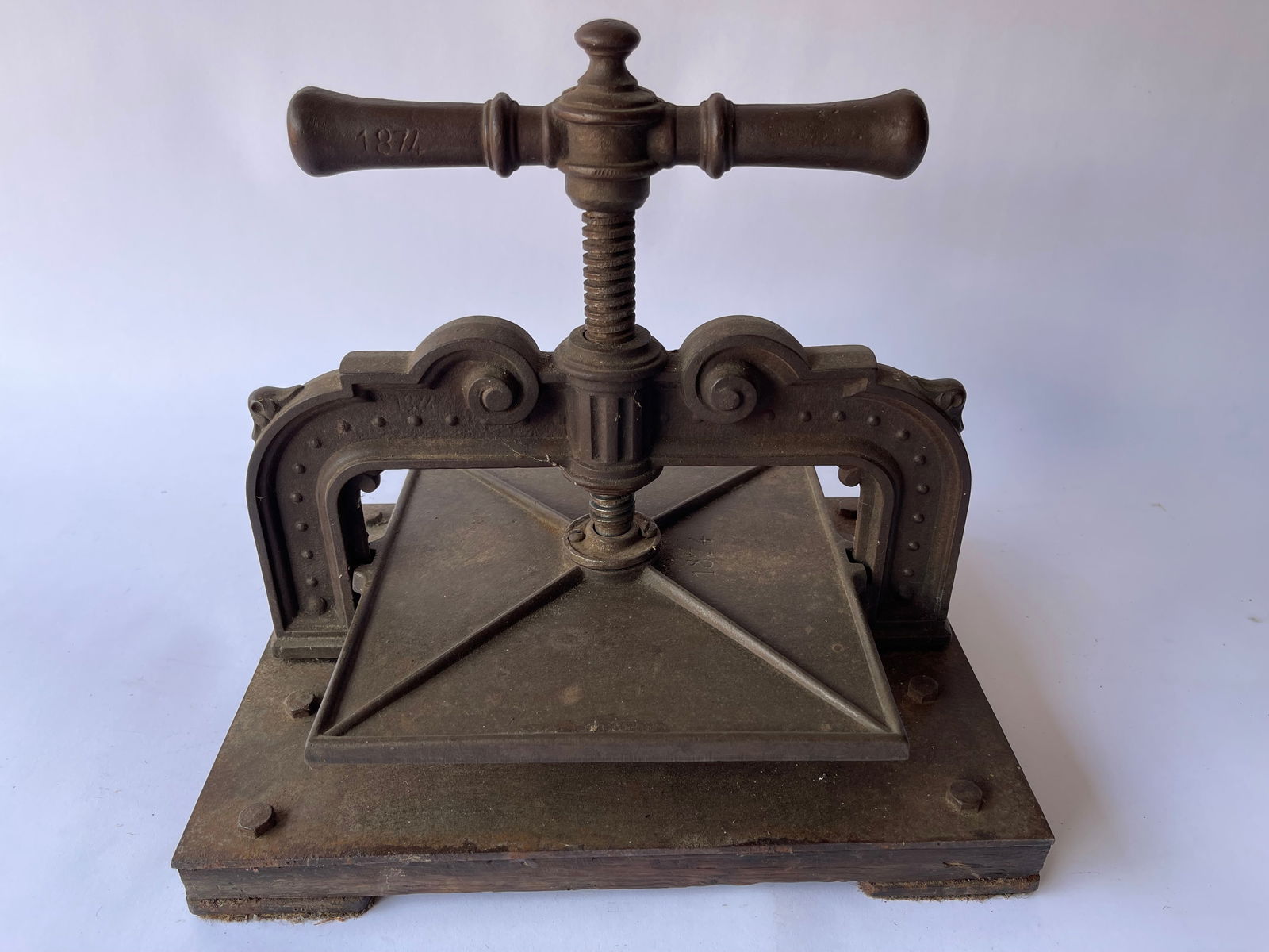 CAST IRON VICTORIAN VINTAGE BOOK PRESS (1 of 4)