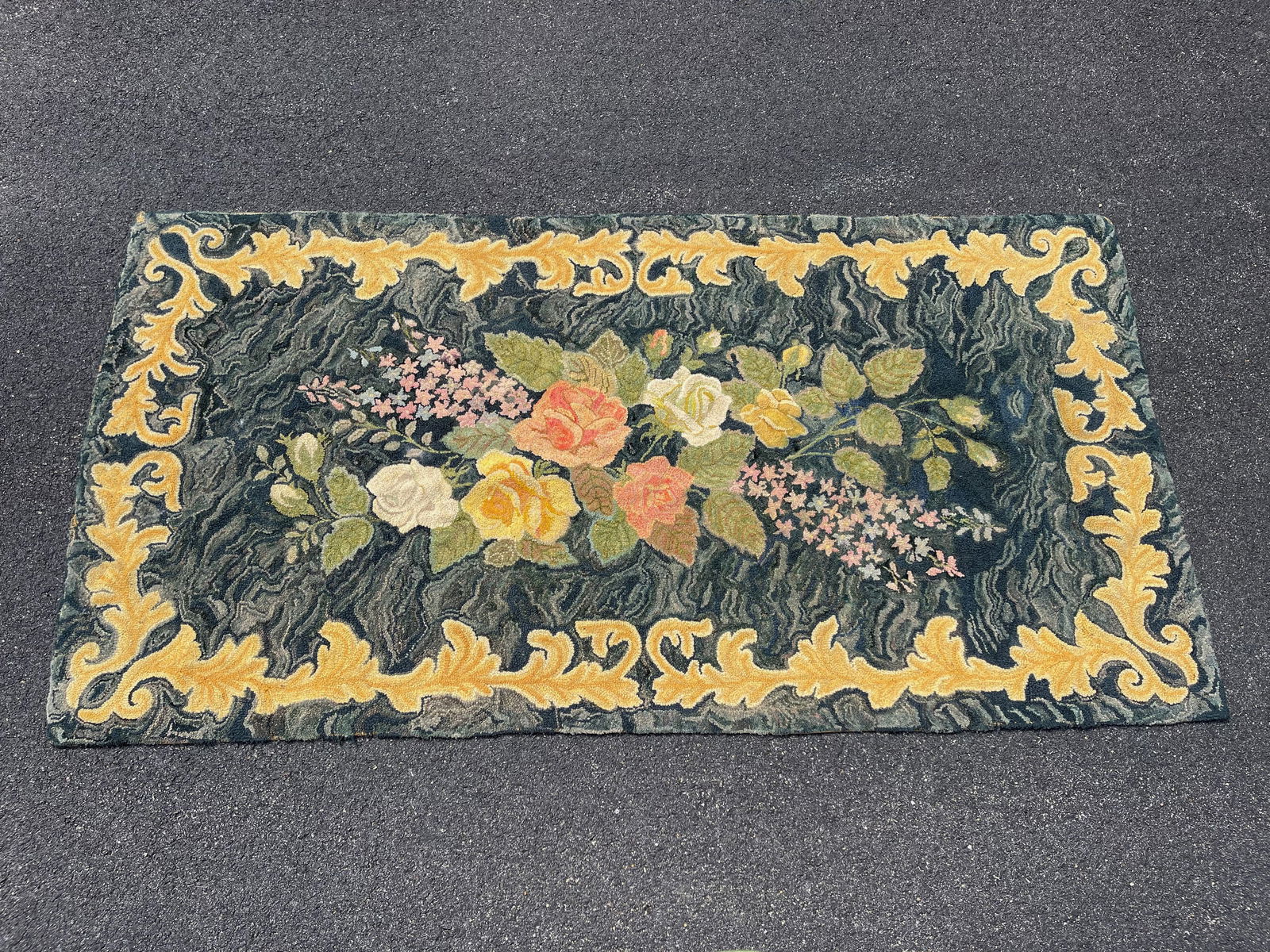 1900C SEWN RUG FLORAL (1 of 3)