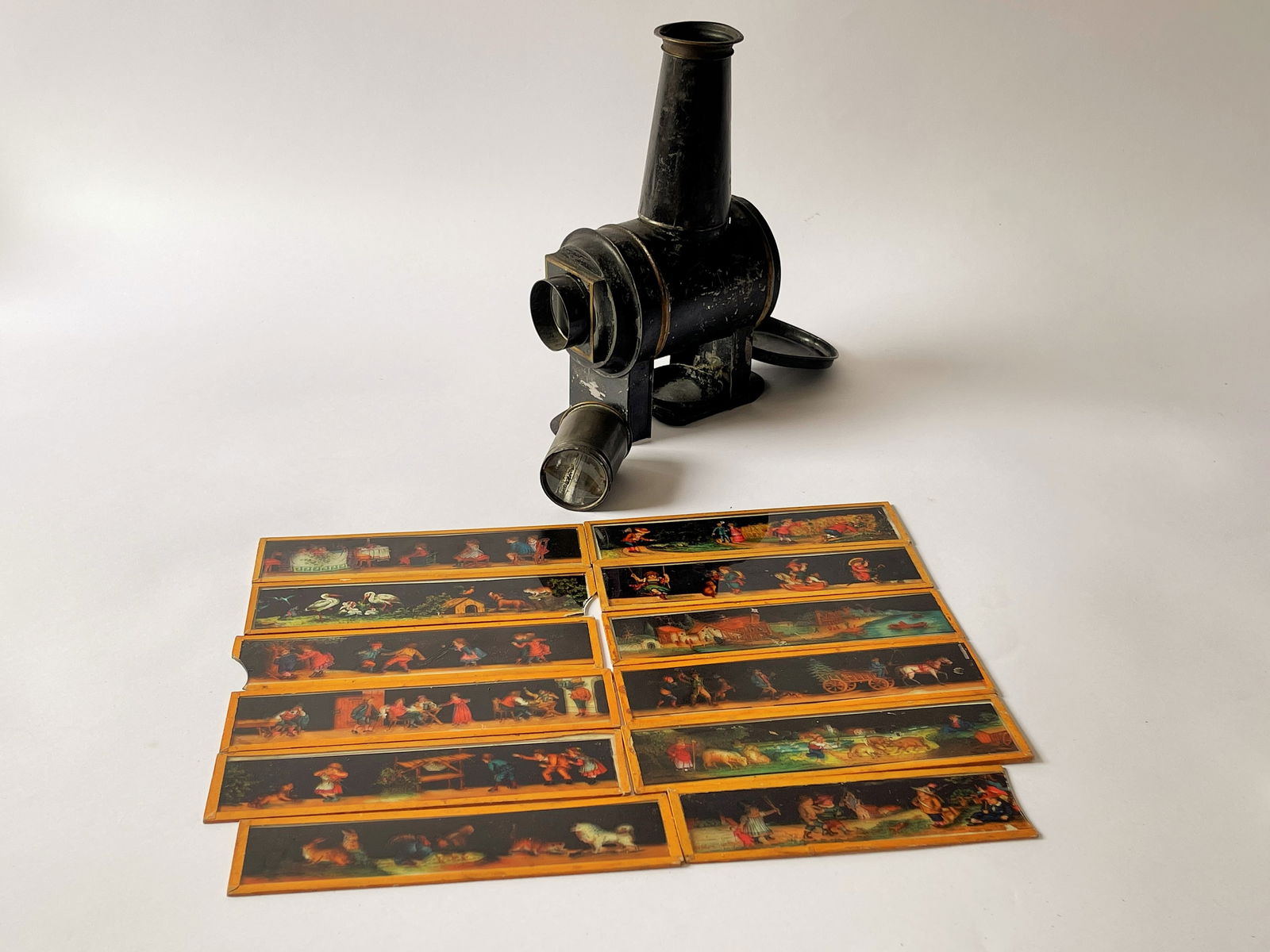 ORIGINAL MAGIC CANDLE LANTERN W/ COLORED SLIDES (1 of 4)