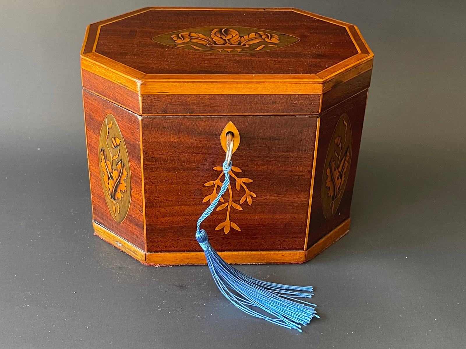 19TH C PRINCE OF WALES FEATHERS TEA CADDY: 19TH C PRINCE OF WALES FEATHERS TEA CADDY, 6 X 4.5 X 4.5