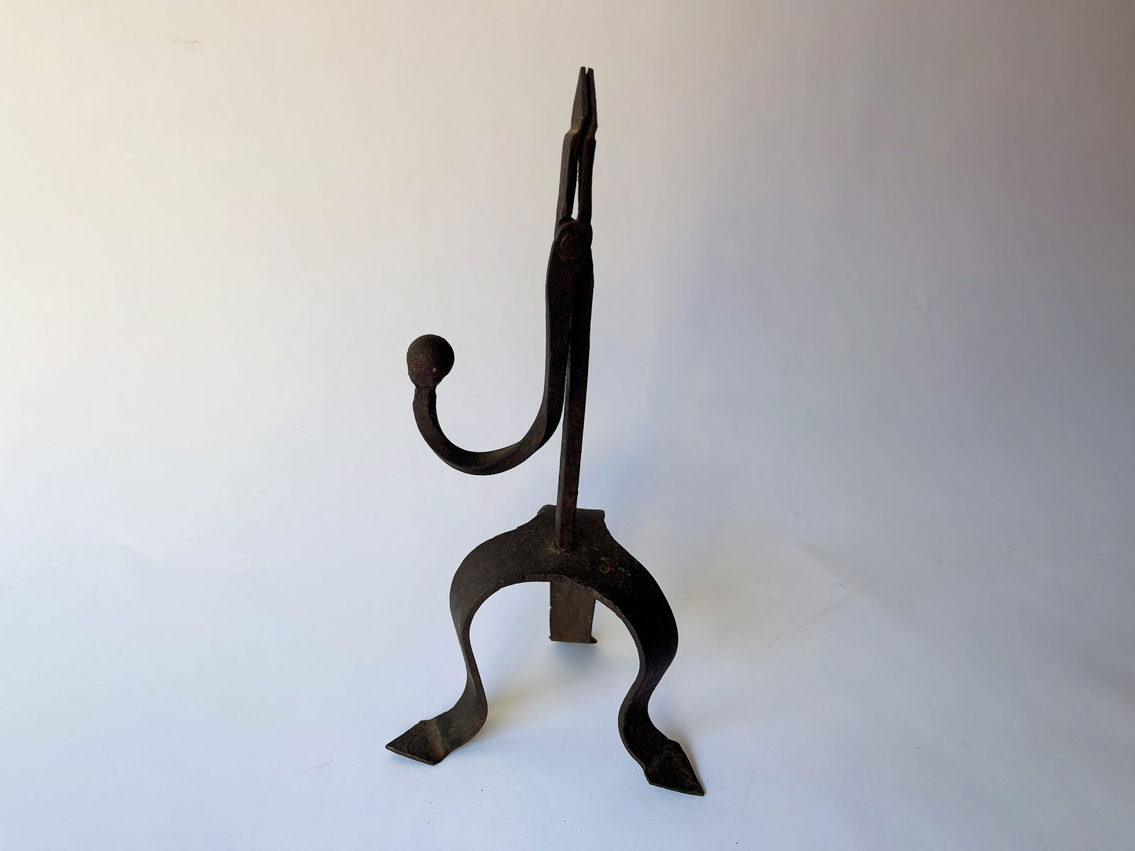 EARLY 18TH C TRIPOD TABLE TOP RUSH LIGHT (1 of 5)