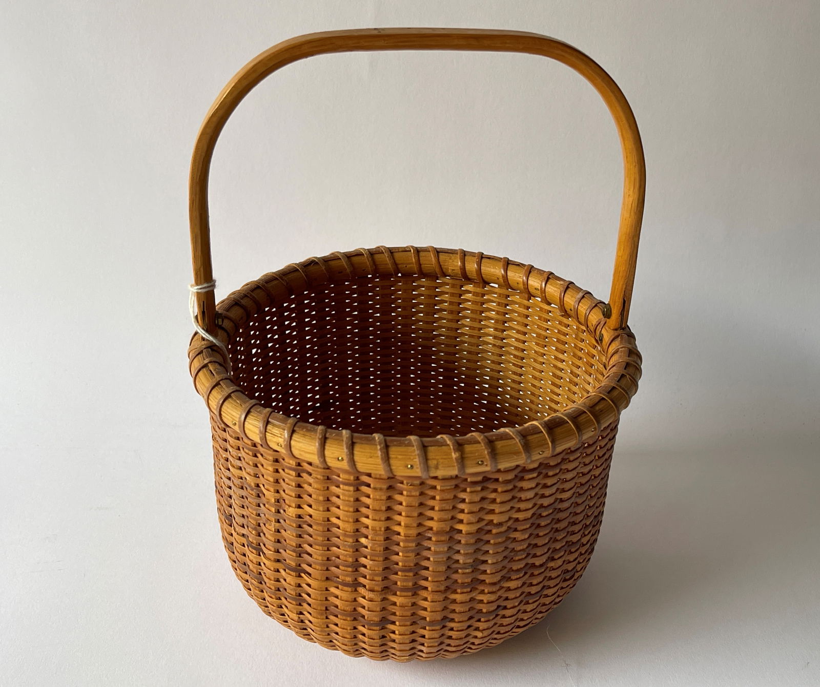 NANTUCKET SWING HANDLED BASKET (1 of 5)