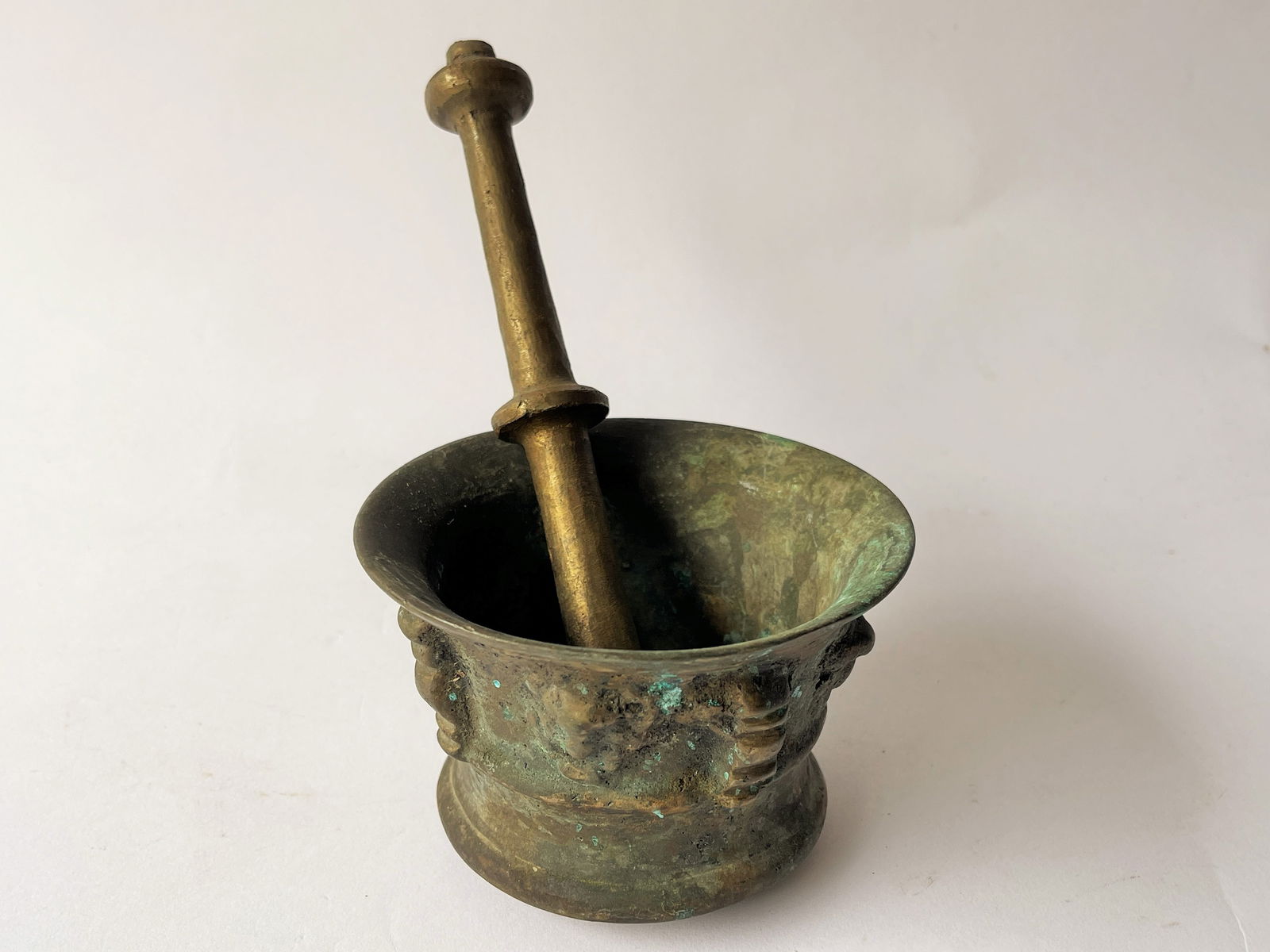 17TH C BRONZE MORTAR AND PESTLE (1 of 3)