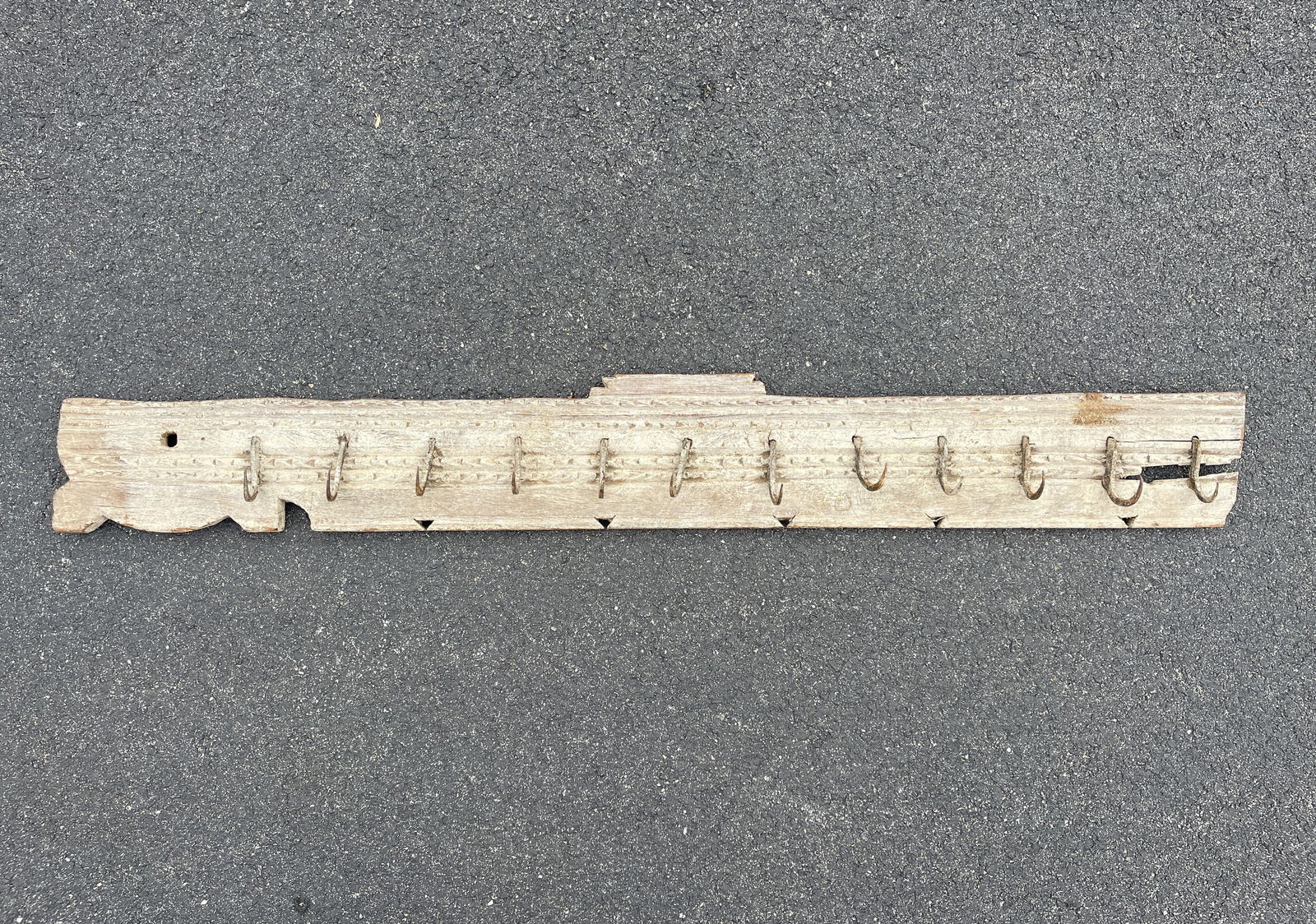 VERY EARLY WOODEN CHIP CARVED GAME RACK (1 of 4)