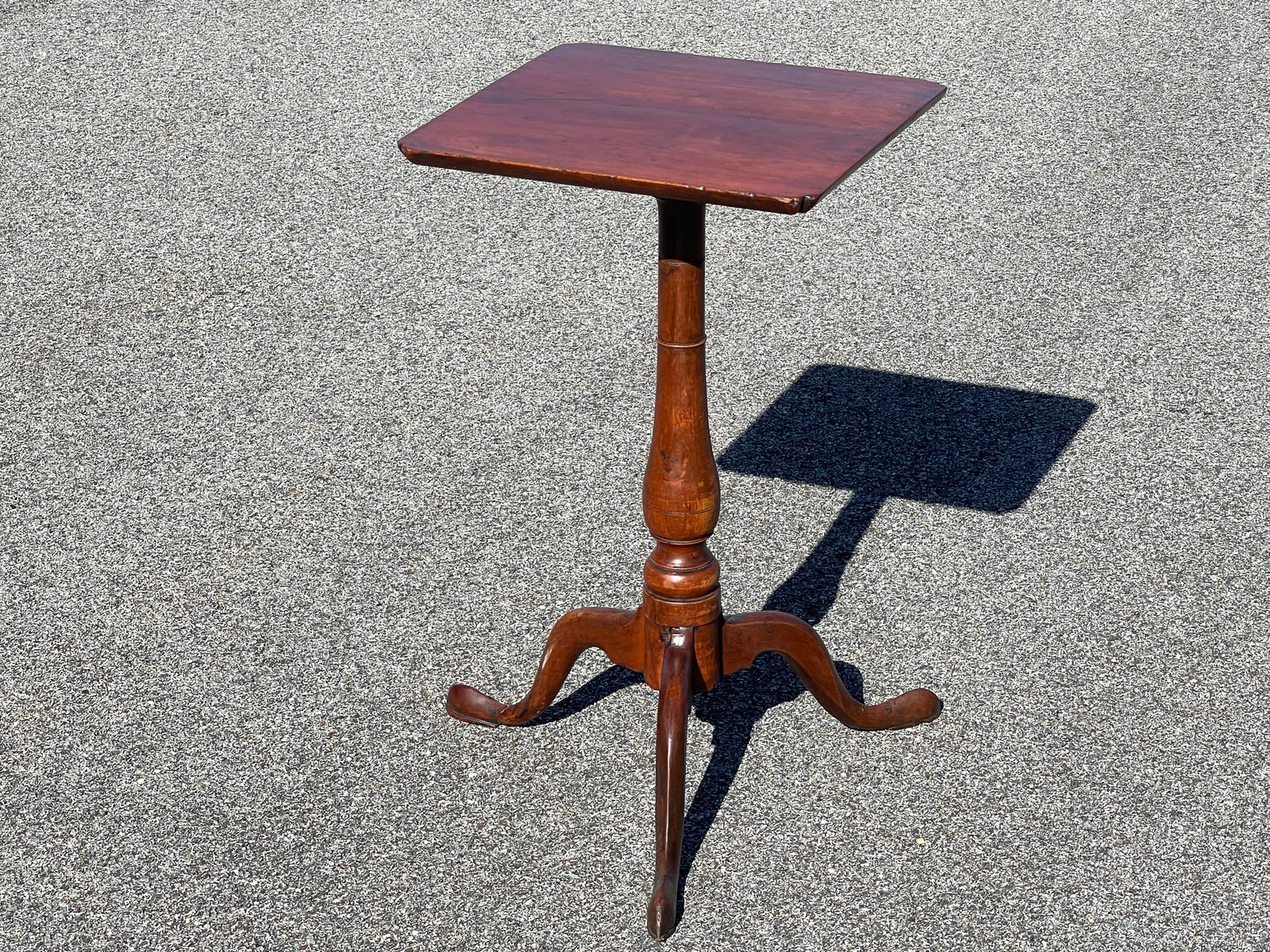 18TH CENTURY AMERICAN MAHOGANY FEDERAL CANDLESTAND (1 of 5)