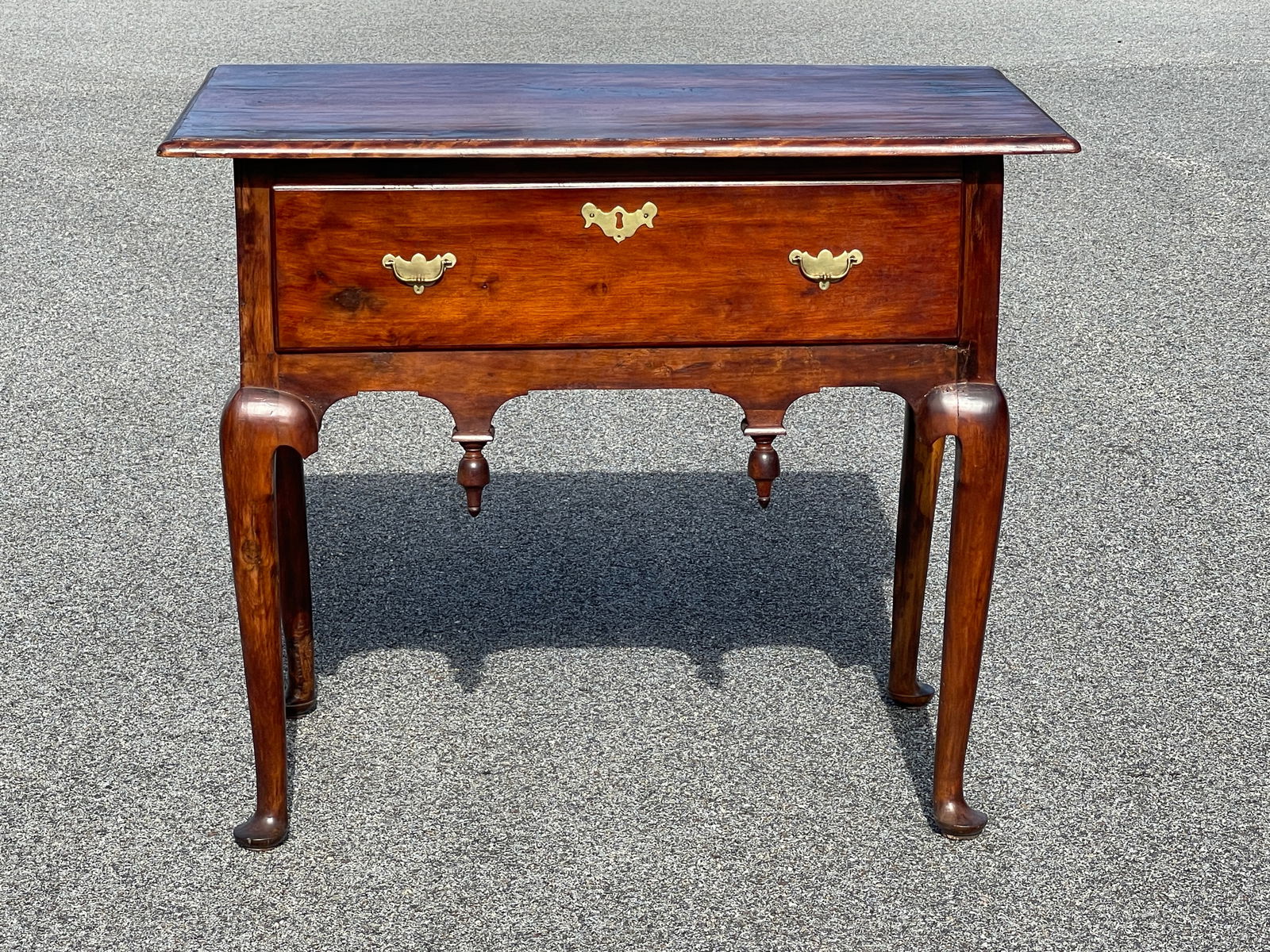 RARE 18THC COUNTRY QUEEN ANNE LOWBOY HUDSON RIVER VALLEY O.G. BRASSES (1 of 9)