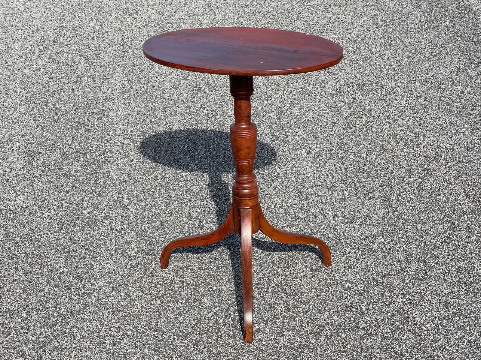 EARLY FEDERAL TILT TOP CANDLE STAND OVAL TIP SPIDER LEGS OLD CHERRY SURFACE (1 of 4)