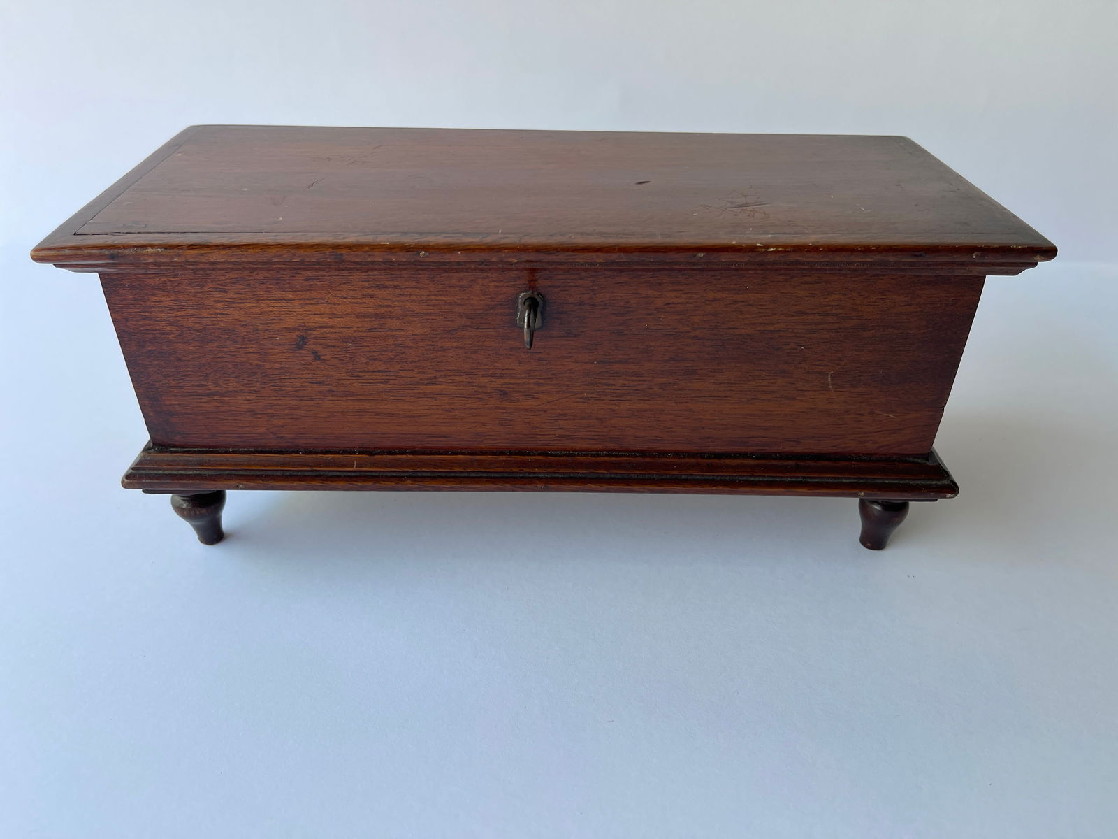 TURNED LEG PA DITTY BOX (1 of 4)