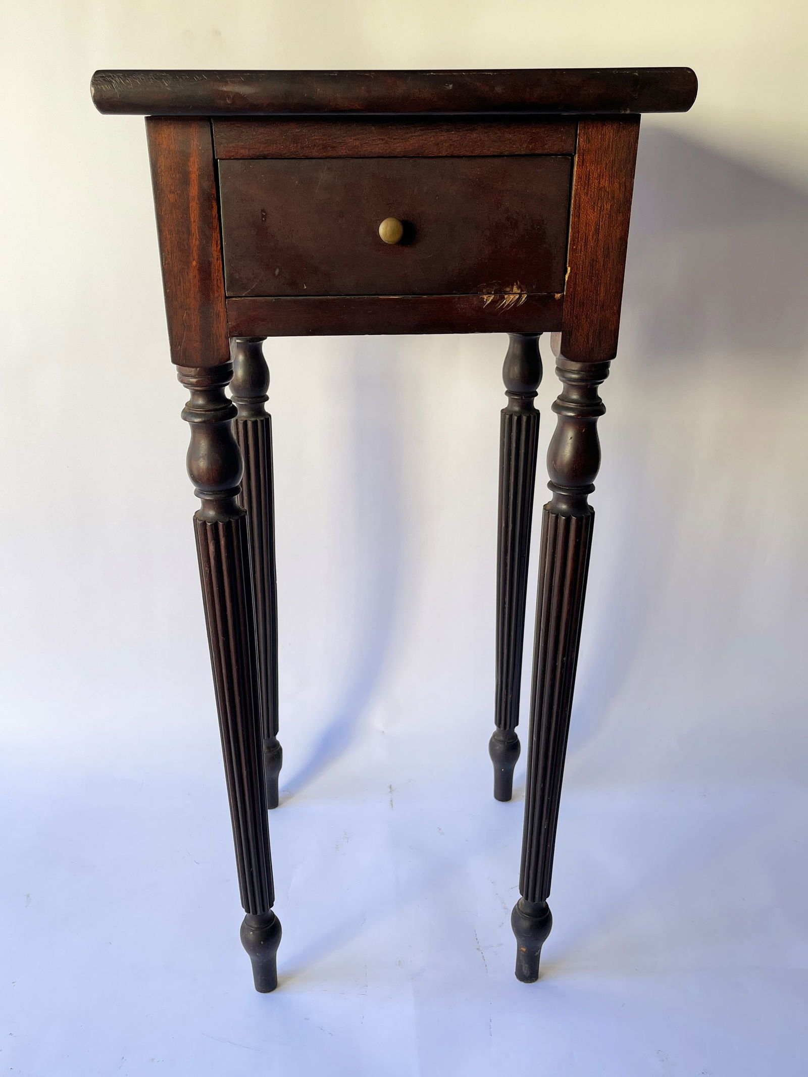 SMALL DIMINUTIVE REEDED LEG HARDWOOD ONE DRAWER STAND (1 of 6)