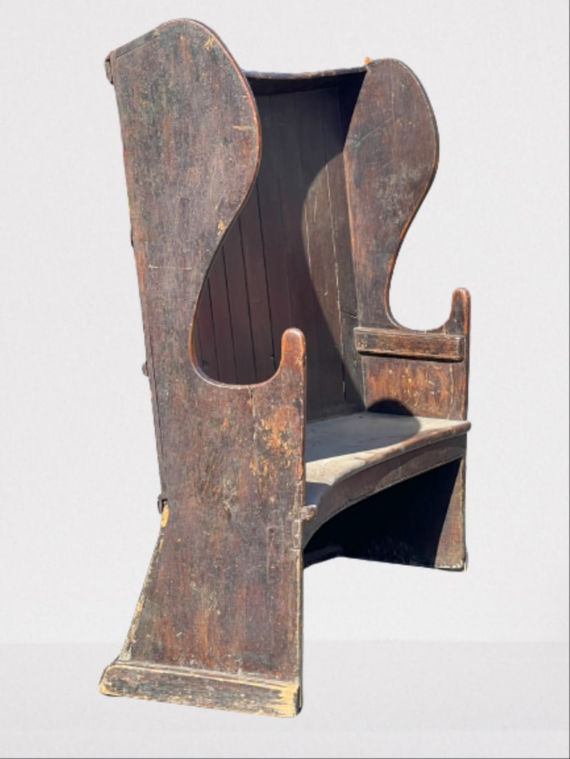 18TH C CURVED FIRESIDE SETTLE BENCH IN VERY OLD SURFACE W/ REAR CUTOUT (1 of 4)