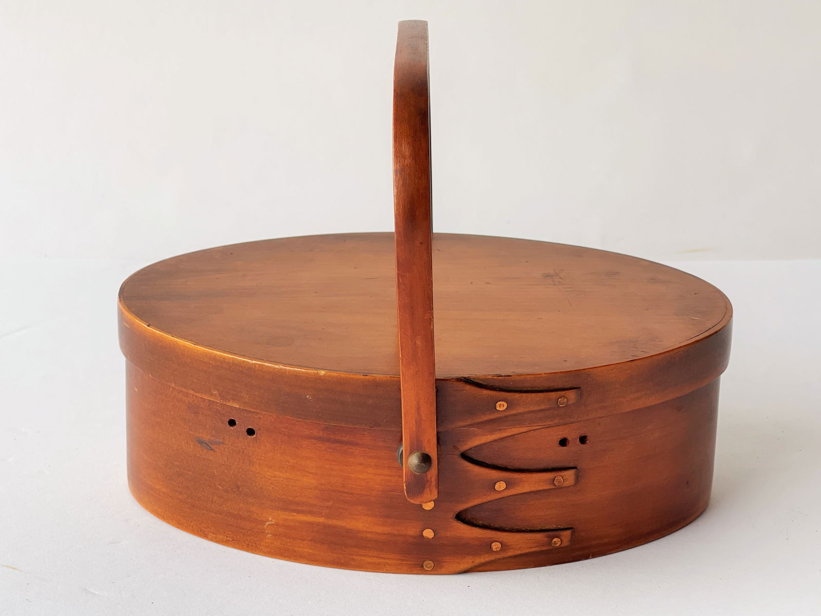 19TH C THREE FINGERED SHAKER BOX WITH HANDLE (1 of 5)