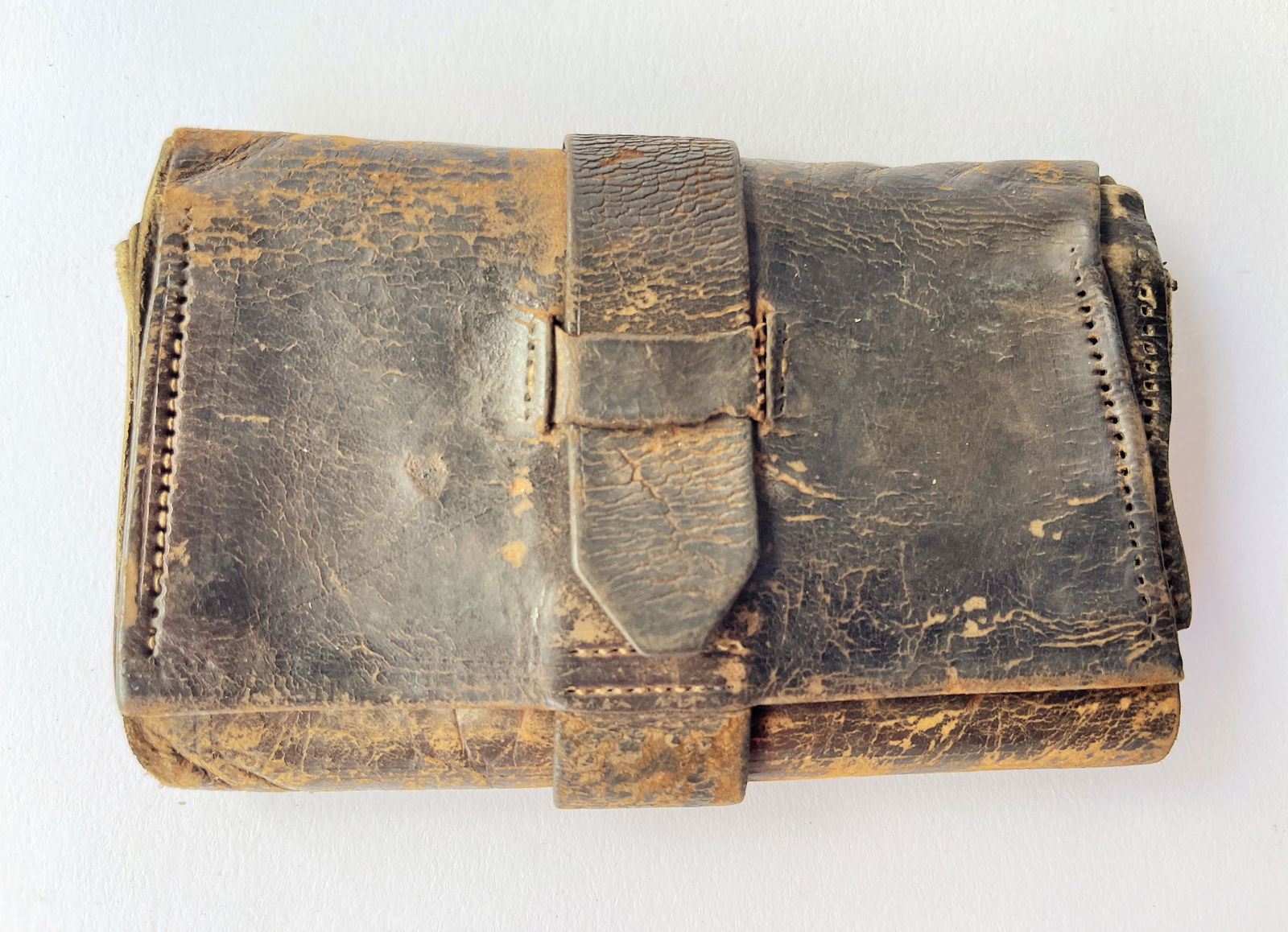 18TH C MEN'S LEATHER WALLET (1 of 6)